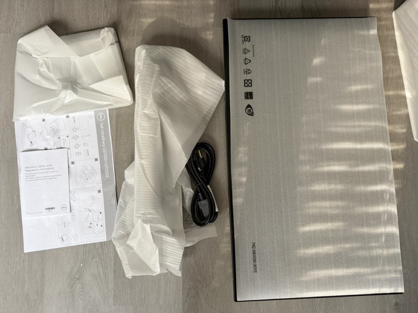 Dell UltraSharp 27 Monitor U2722D (Brandnew)