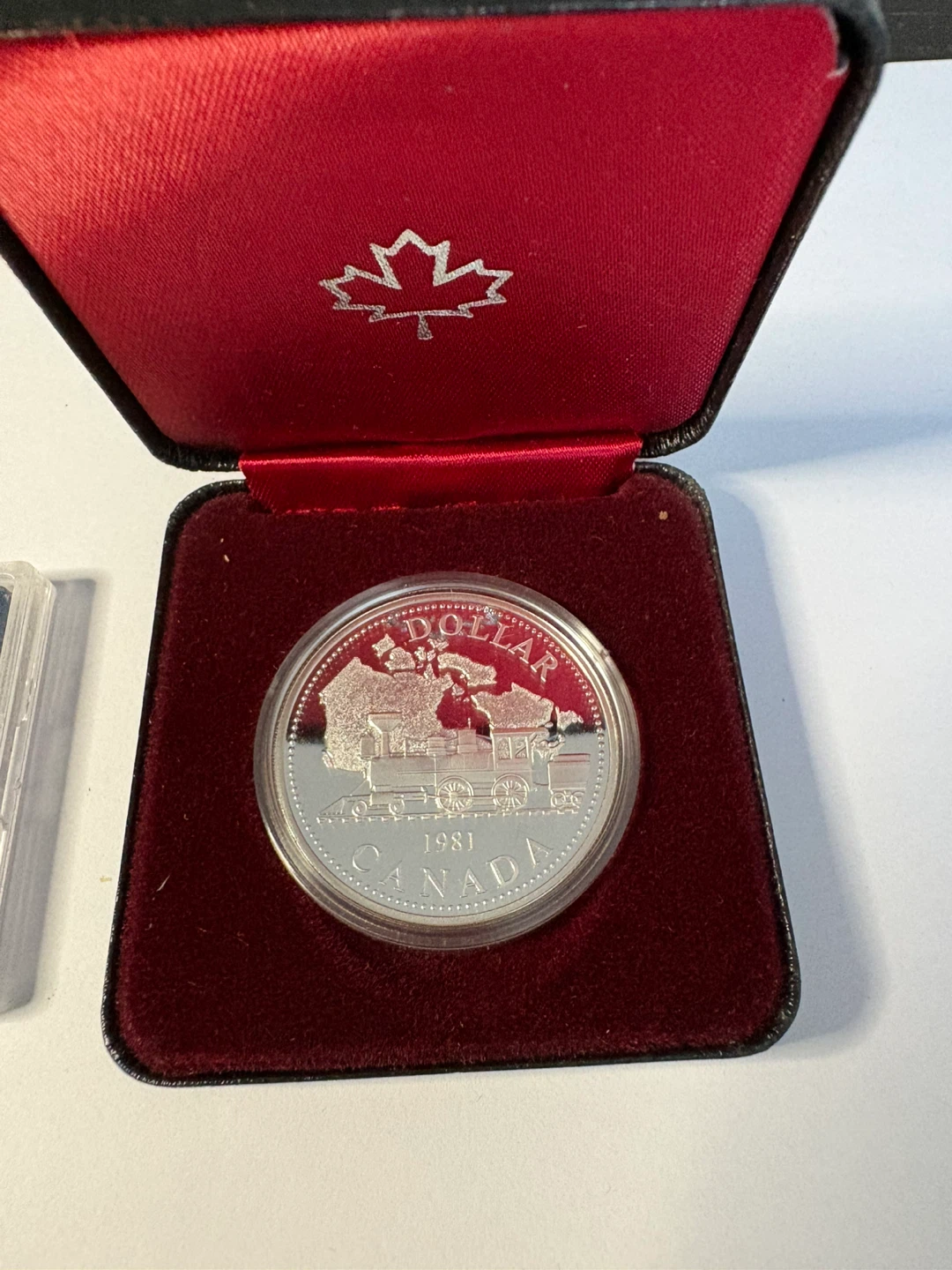 1981 Canada Dollar Coin - Royal Canadian Mint - photo 4