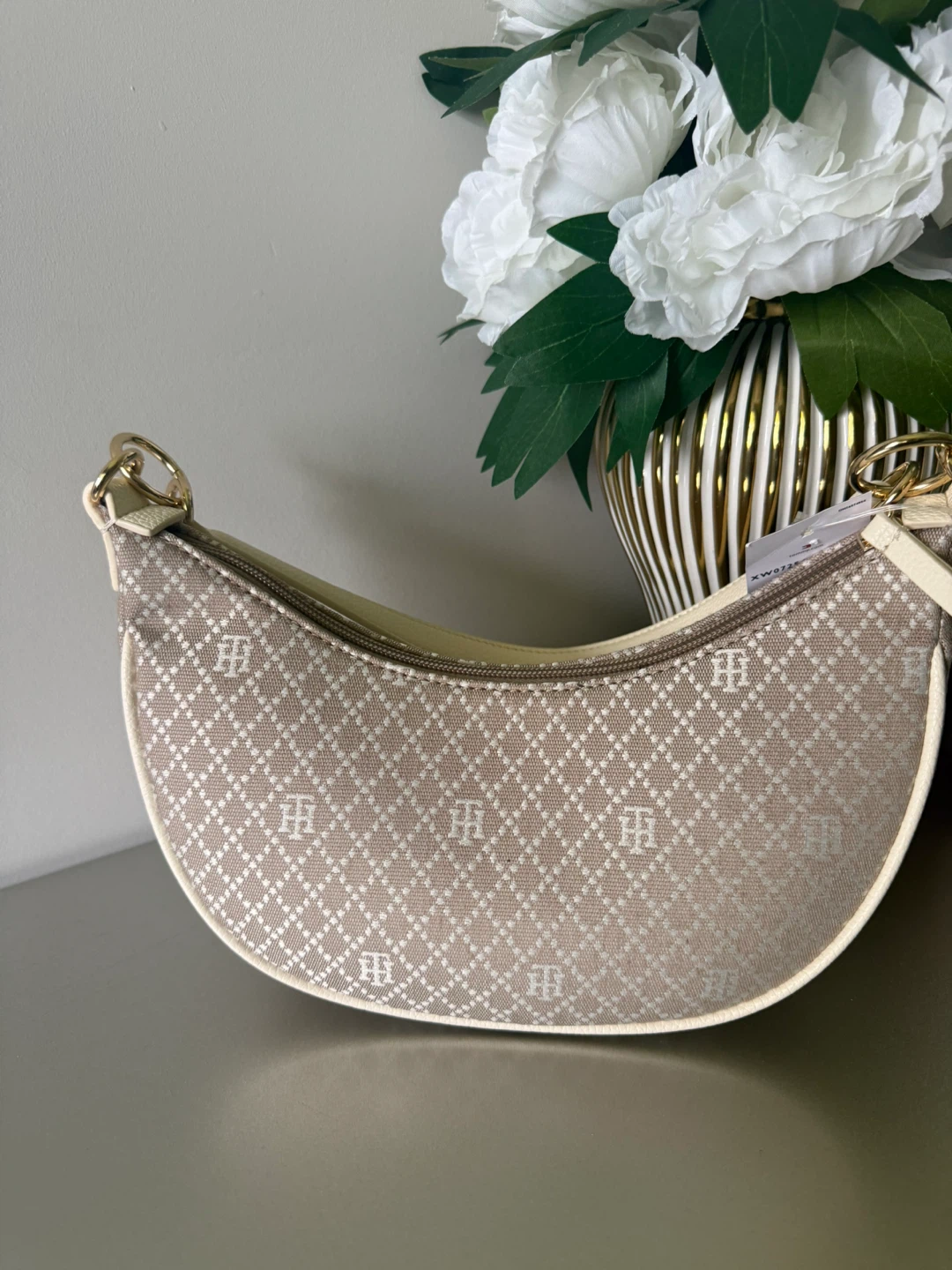 Tommy Hilfiger Women's Monogram Shoulder Bag - photo 2