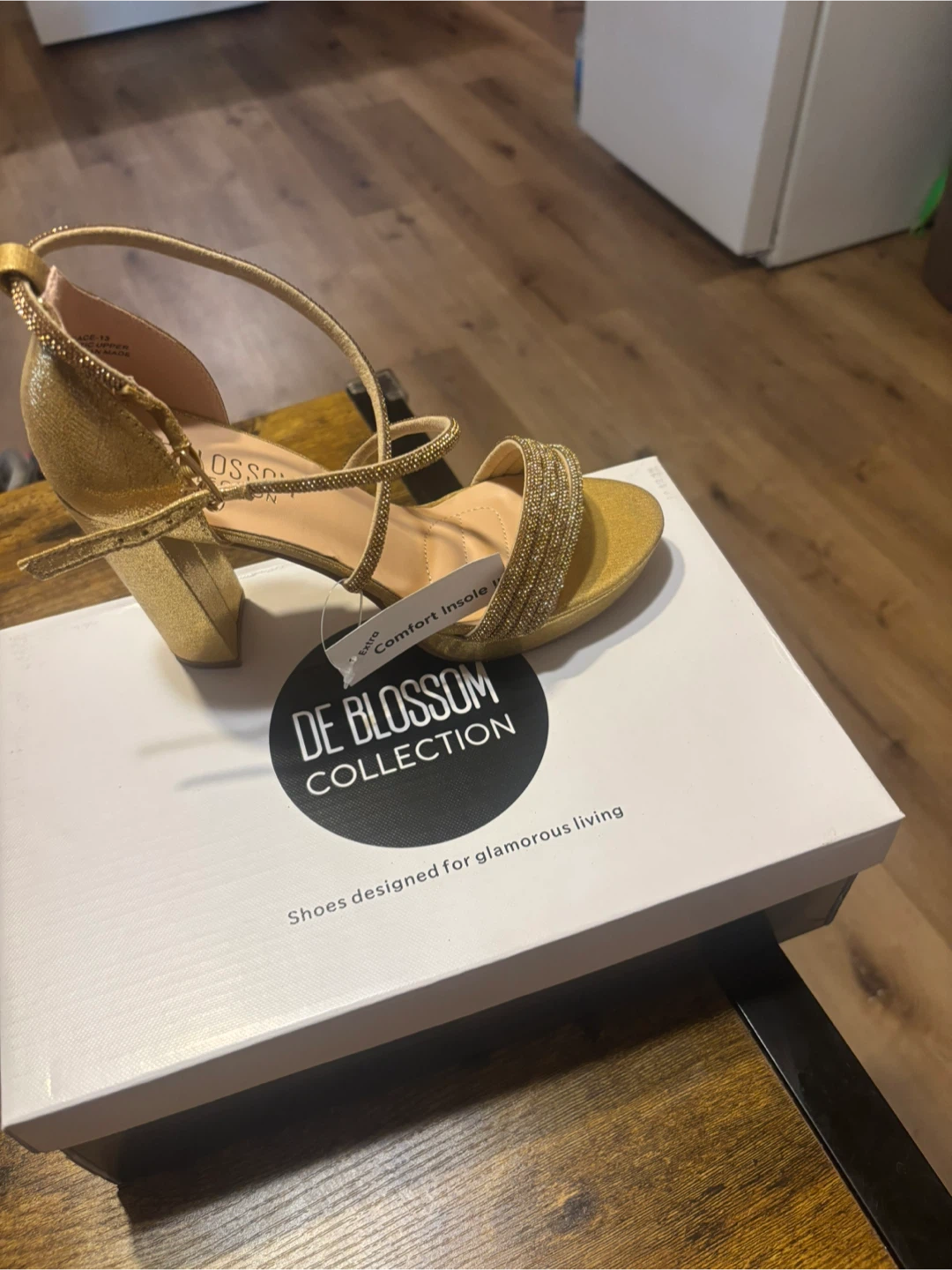De Blossom Collection Women's Gold Shimmer Heels Size 6.5 - photo 2