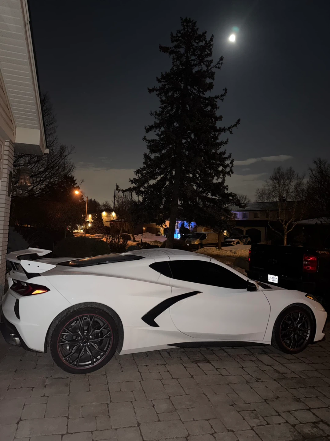 White Chevrolet Corvette C8 - photo 2