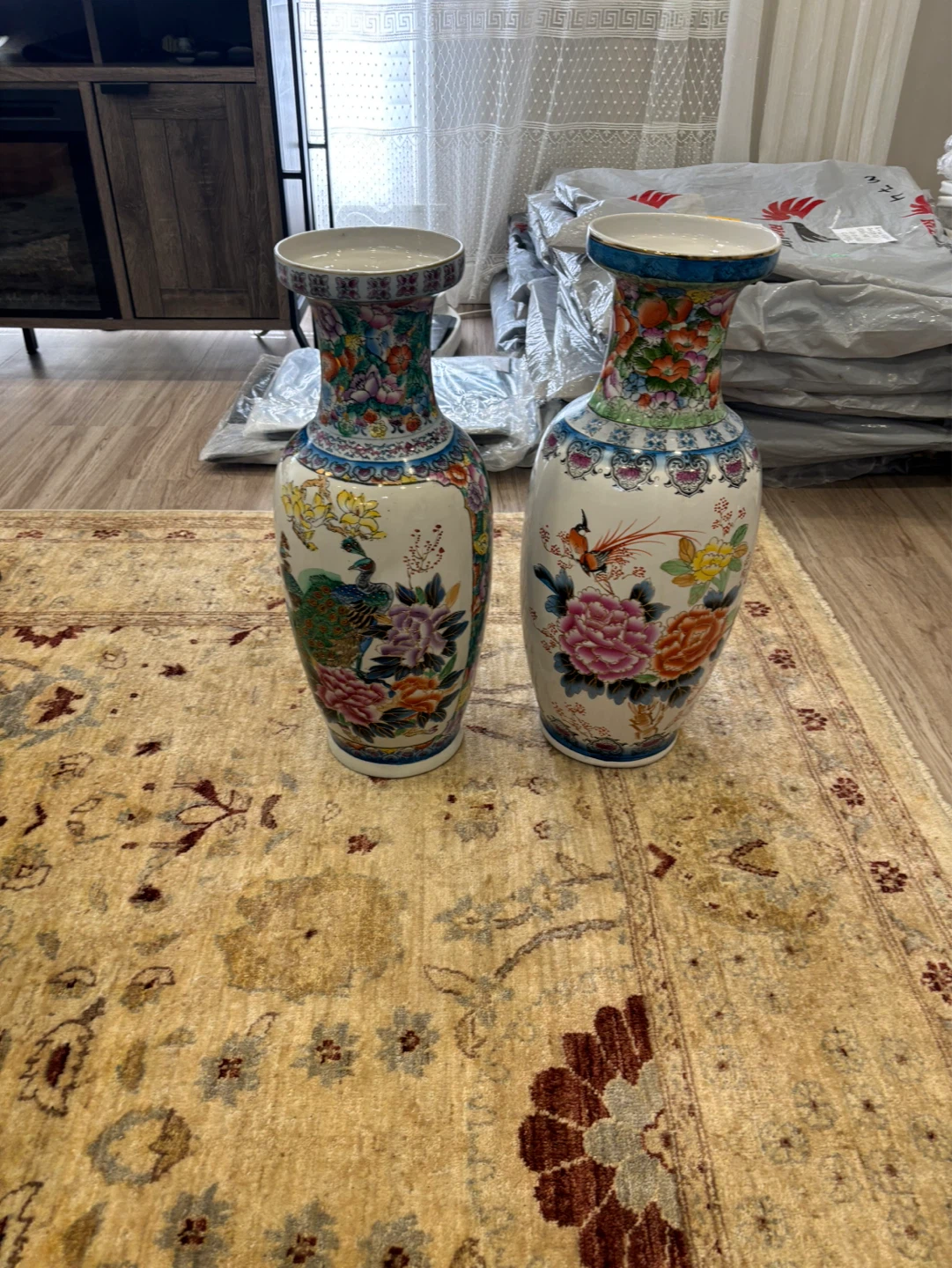 Pair of Vintage Porcelain Vases - photo 2