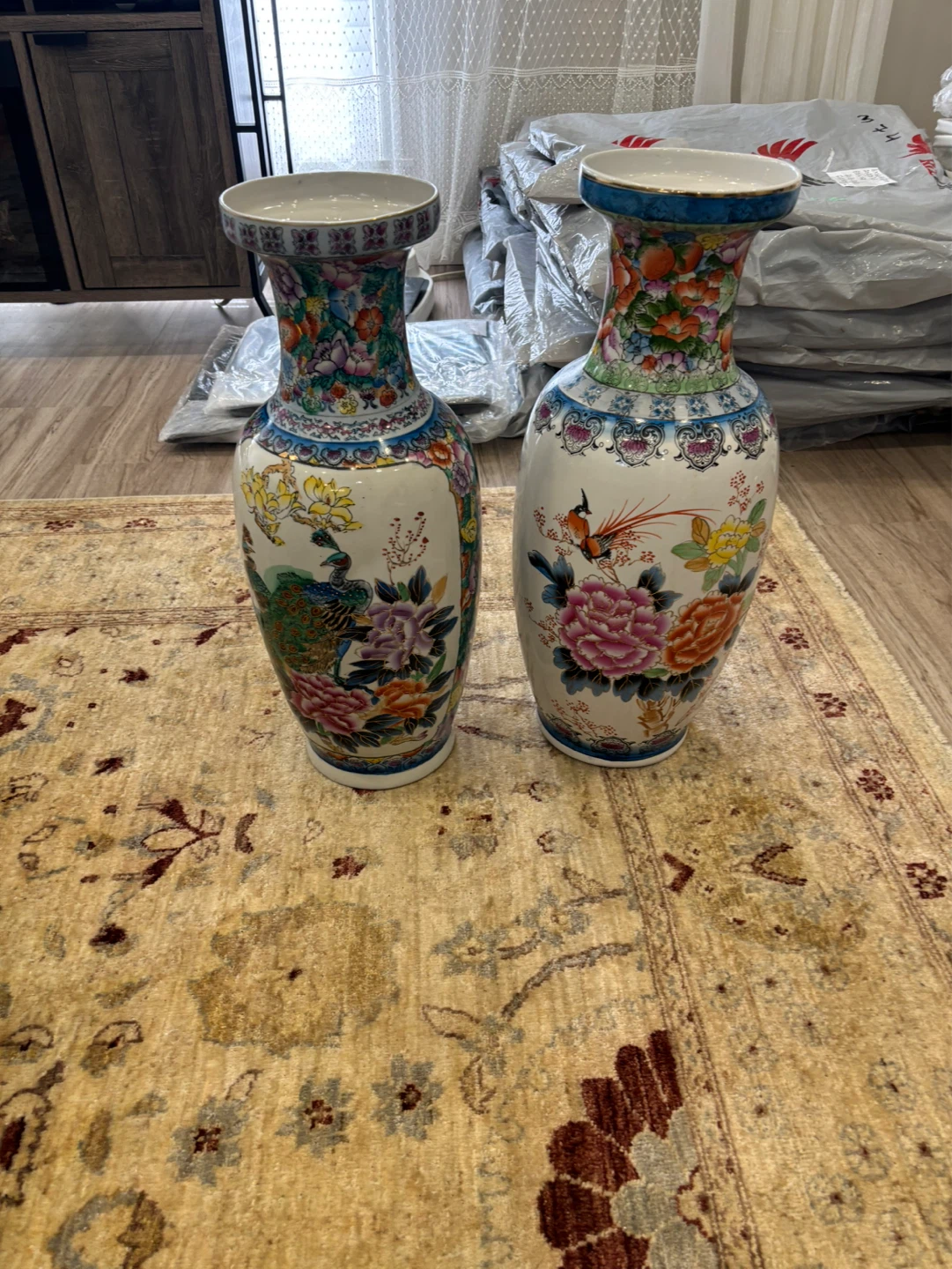 Pair of Vintage Porcelain Vases - photo 3