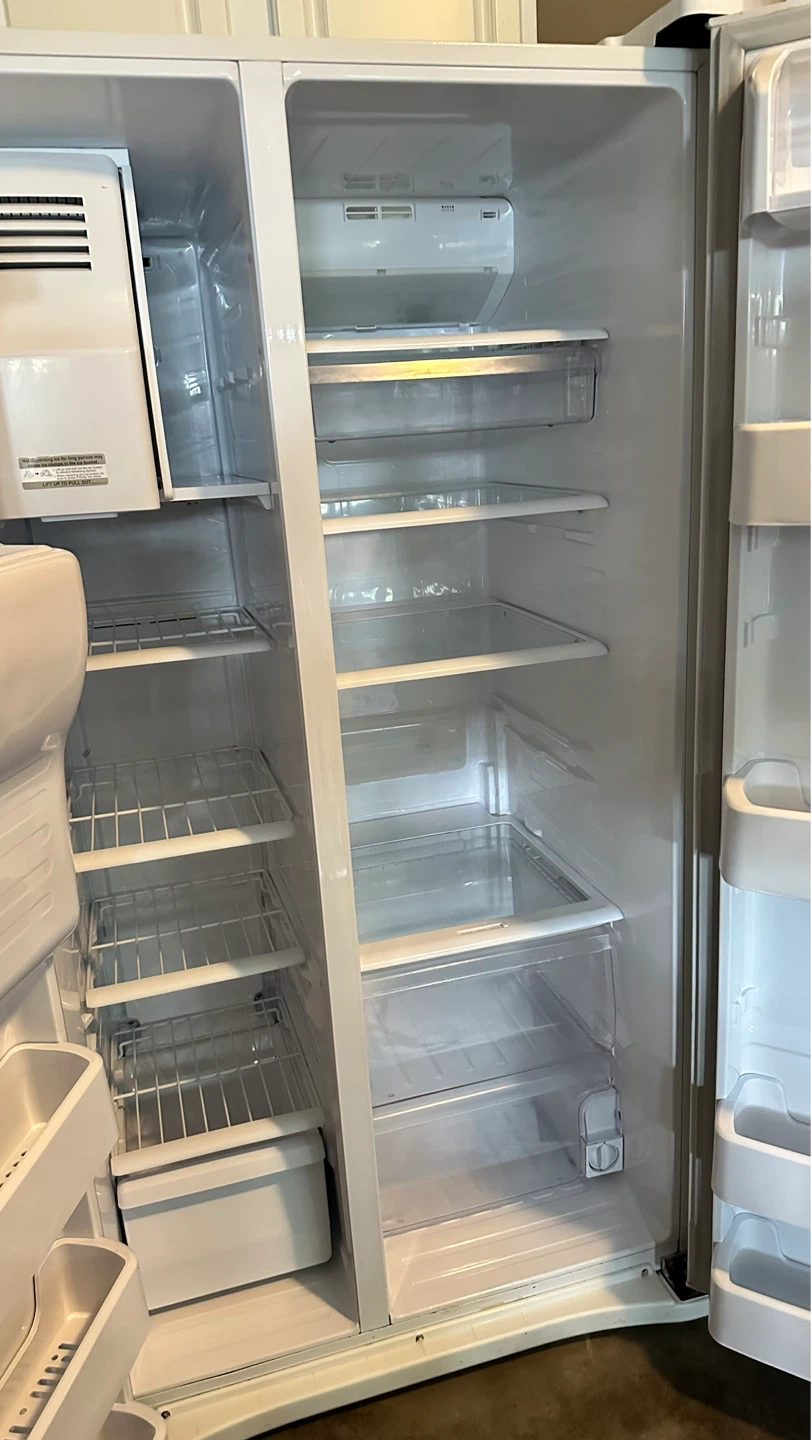 Samsung Refrigerator - photo 4