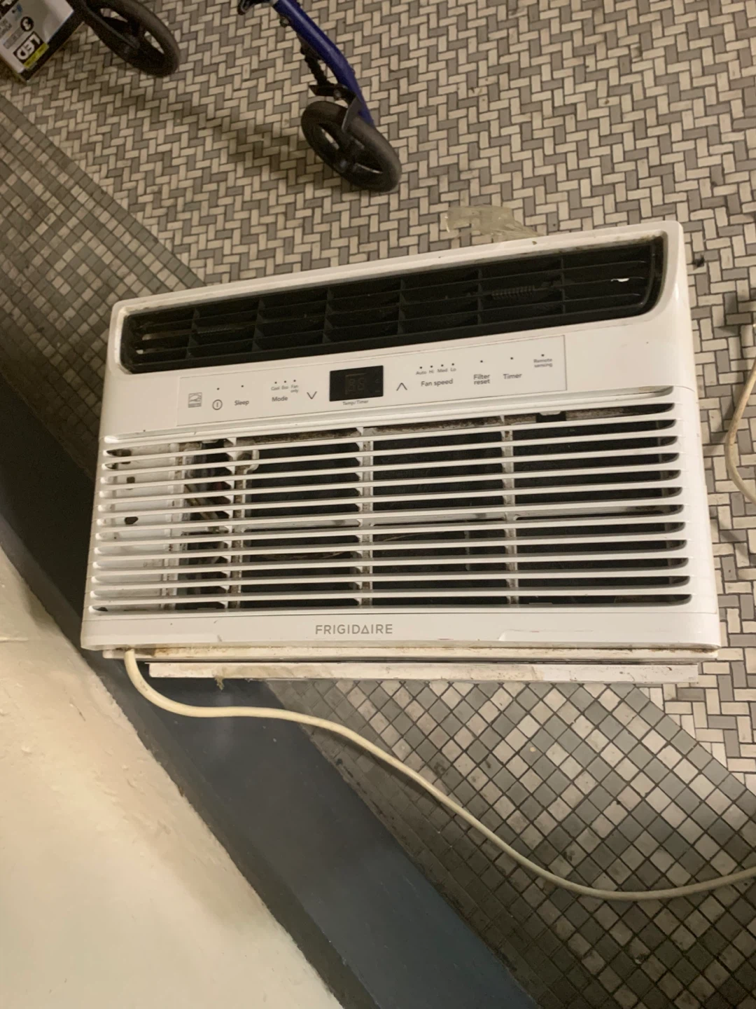 Frigidaire Window Air Conditioner - photo 2