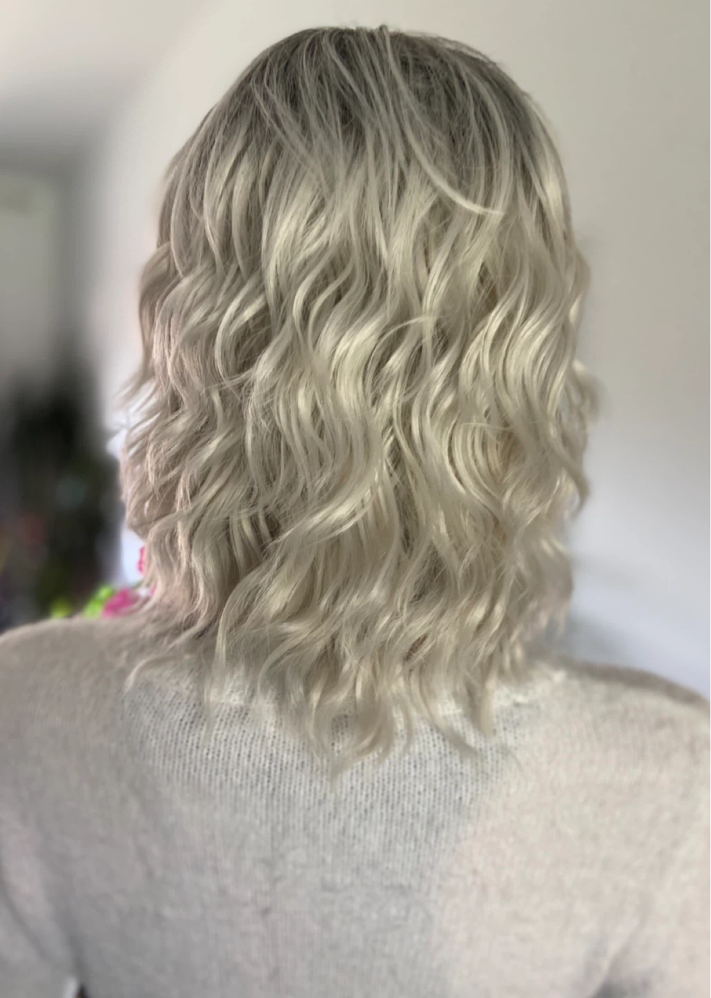 NWT 12” Layered Wavy Ombre Silver White Grey Synthetic Wig - photo 4