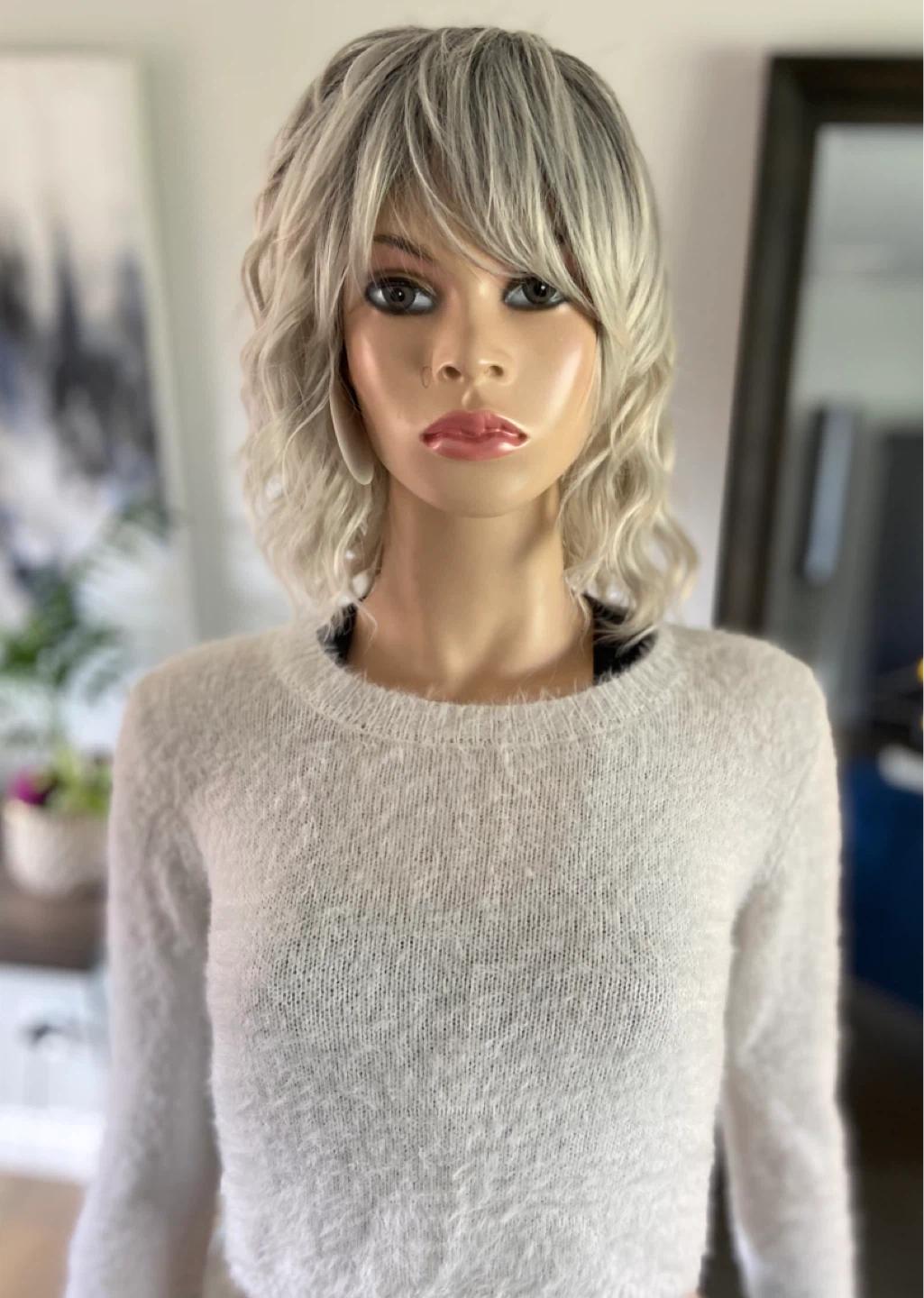NWT 12” Layered Wavy Ombre Silver White Grey Synthetic Wig - photo 3