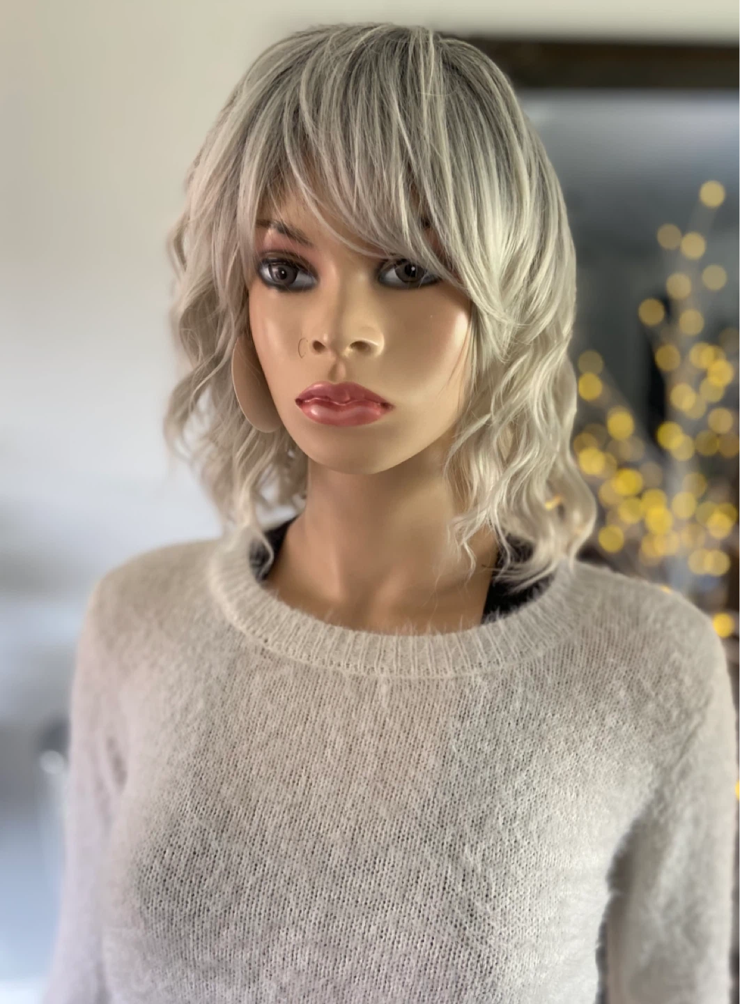 NWT 12” Layered Wavy Ombre Silver White Grey Synthetic Wig - photo 2