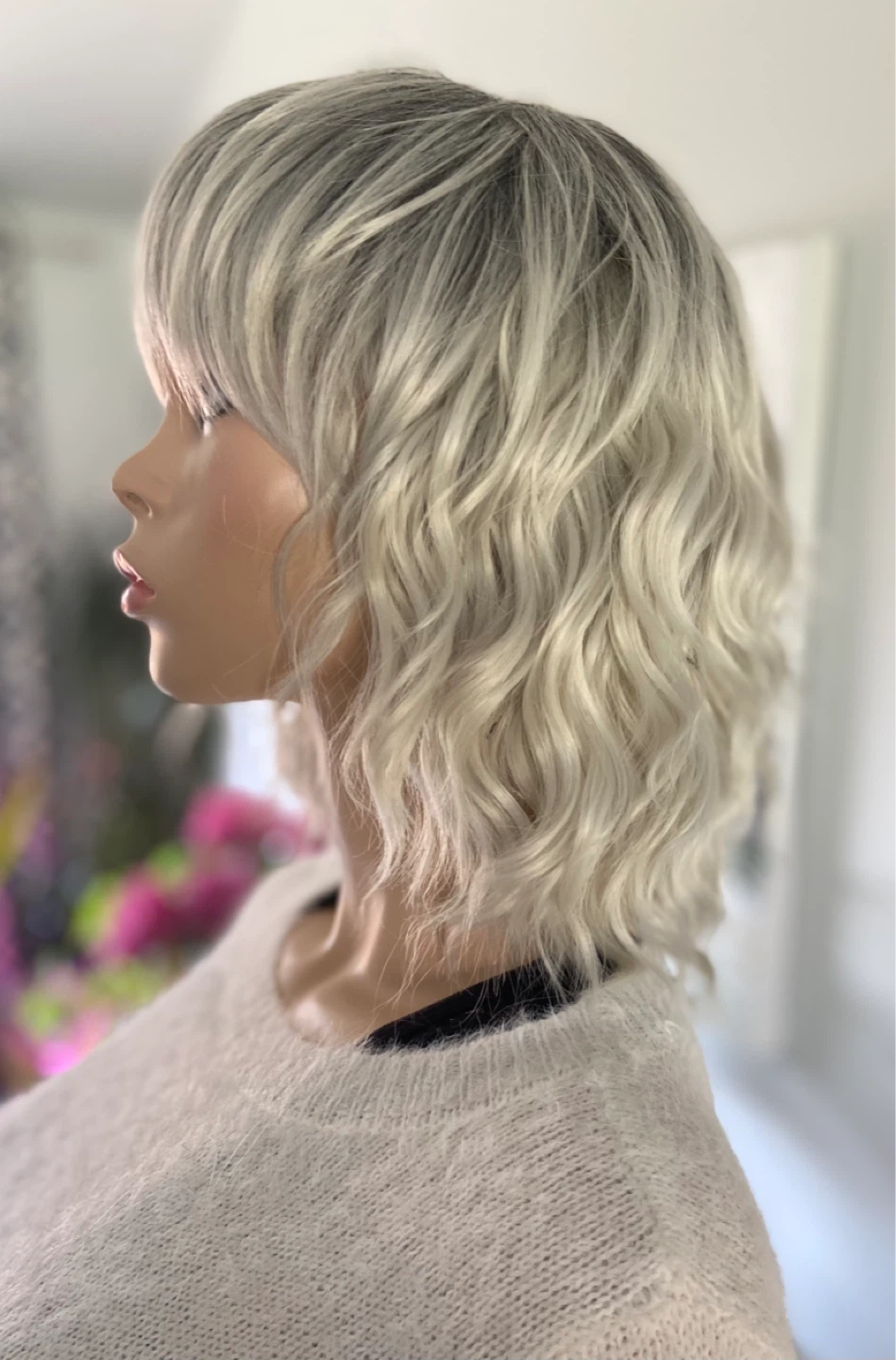 NWT 12” Layered Wavy Ombre Silver White Grey Synthetic Wig - photo 5