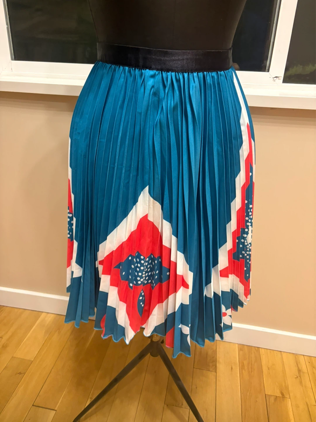 Pleated Midi Skirt - Blue with Geometric Print - photo 2