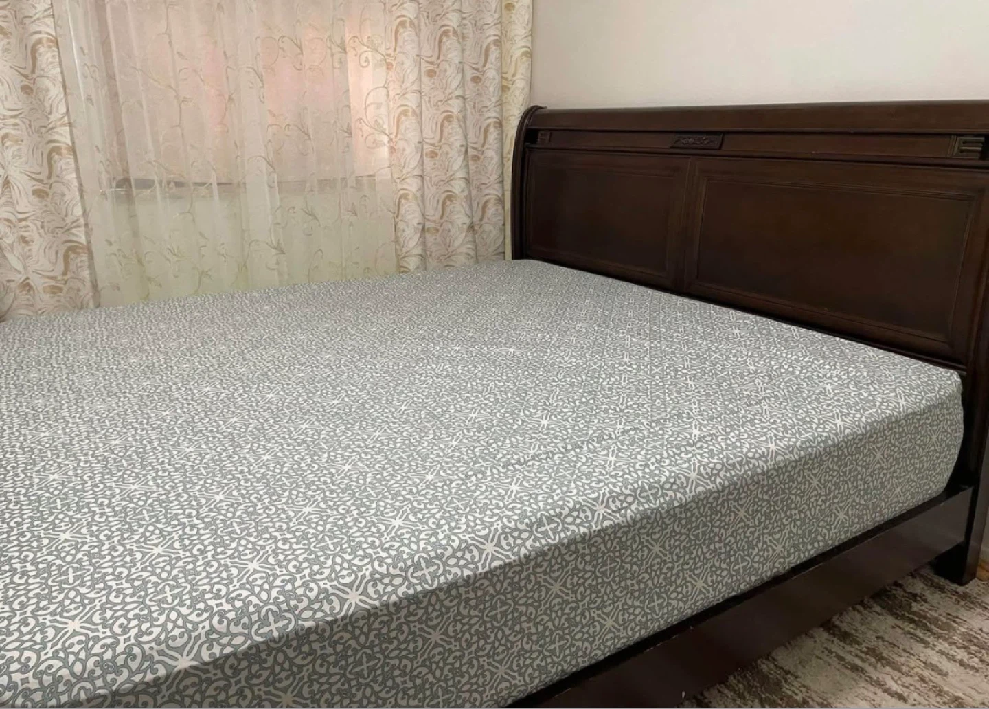 King size bed with mattress - photo 2