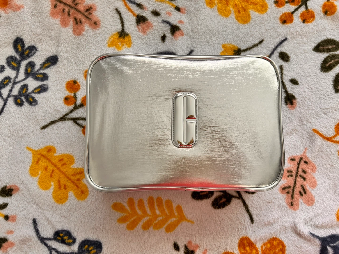 Clinique Glow on the Go Set with Cosmetics Bag - photo 3