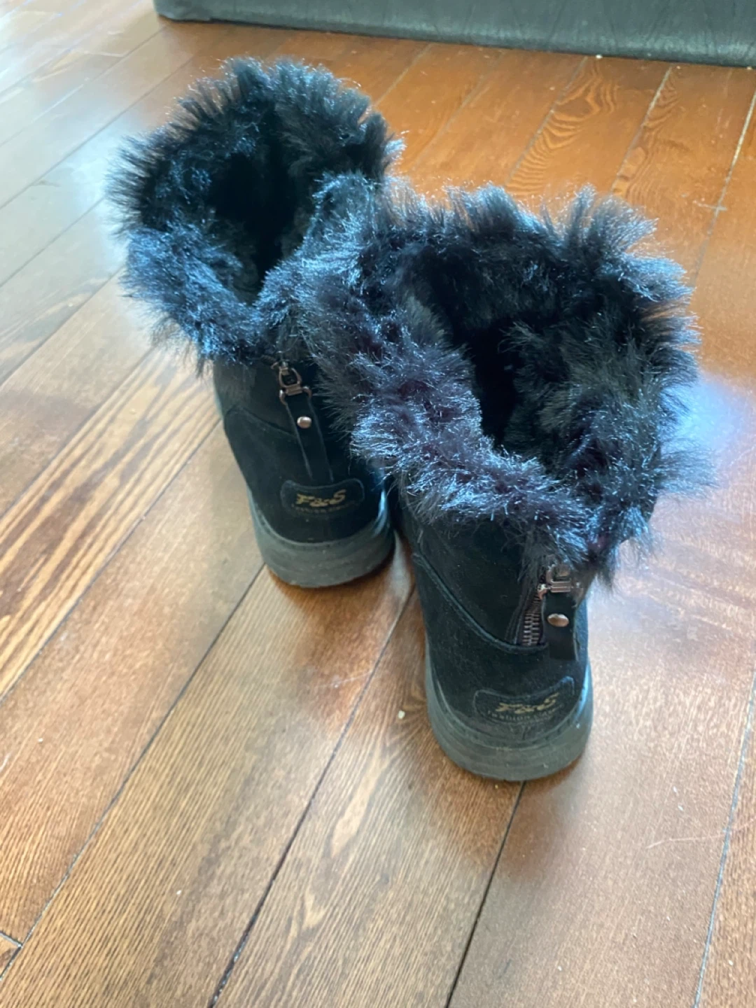 Black Fur-Lined Winter Boots - photo 3