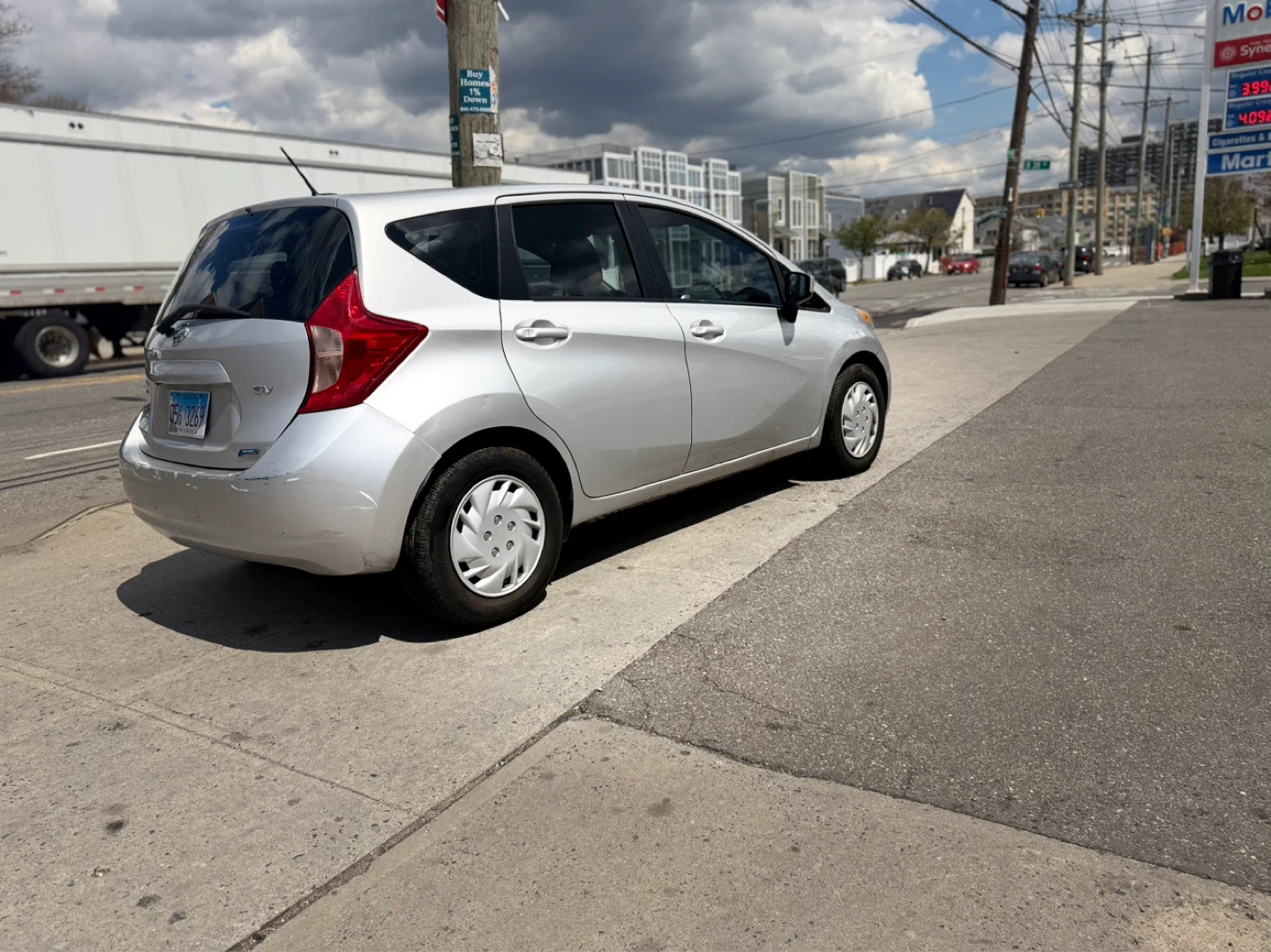 2016 Nissan Versa note SV Hatchback - photo 2