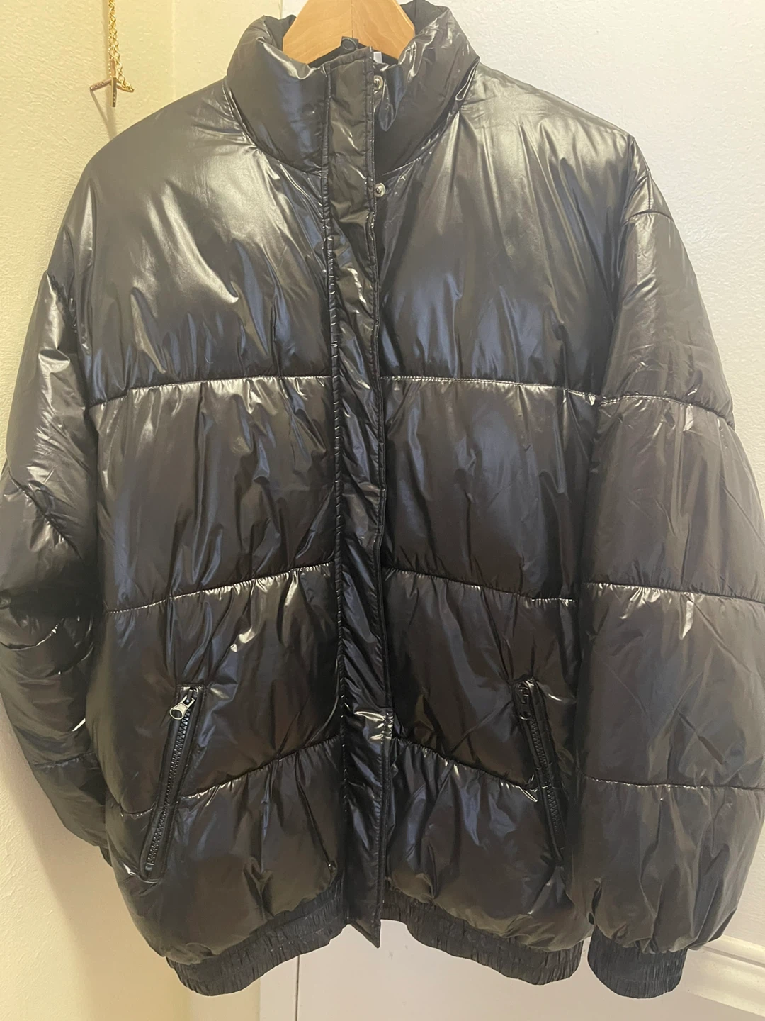 H&M Puffer Jacket - Shiny Black - Size M