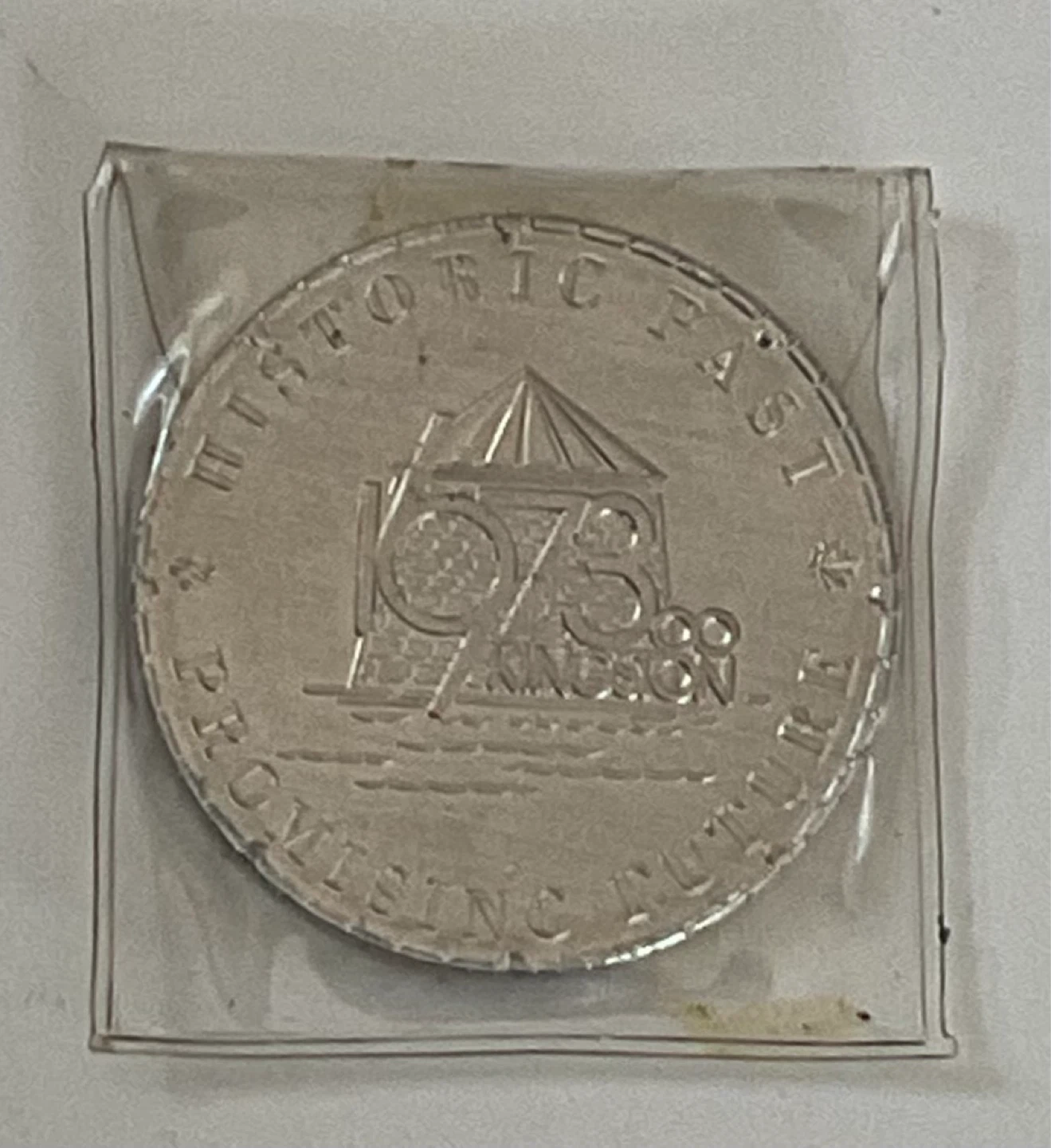 1973 Kingston Tercentenary Frontenac Coin - photo 2