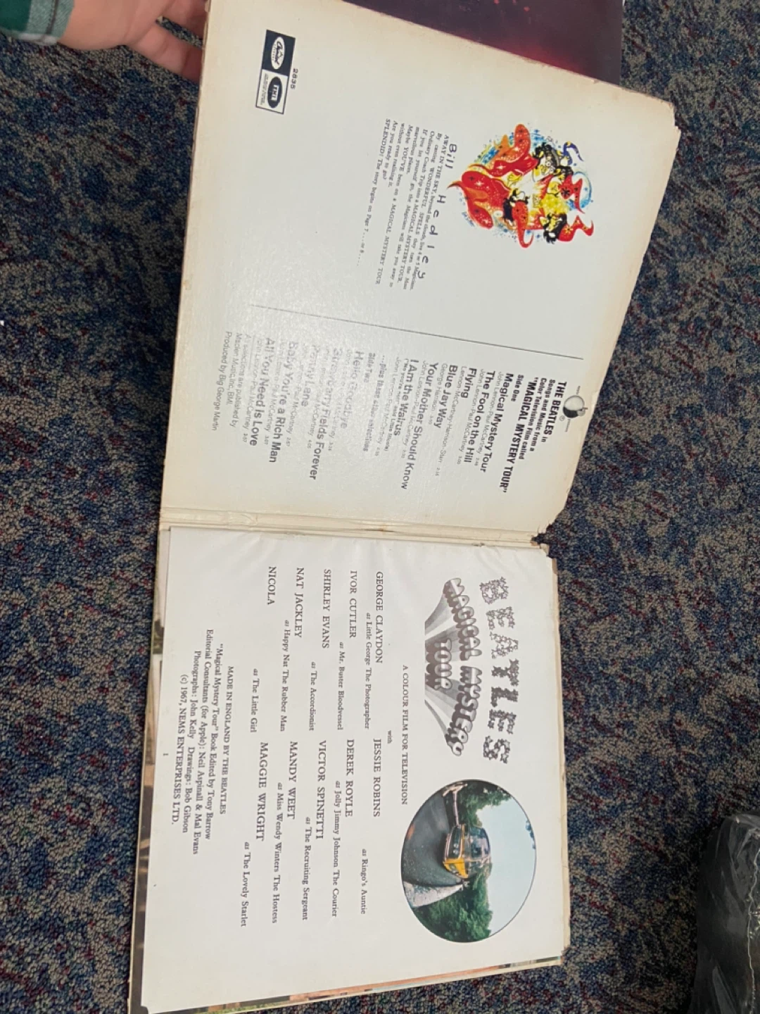 The Beatles Magical Mystery Tour Vinyl Record w/ Book - photo 2