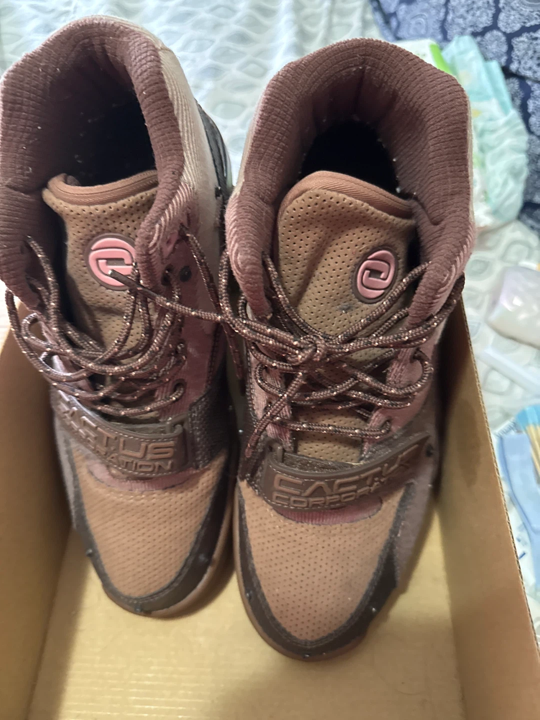 Nike Cactus Corporation Mid-Top Sneakers