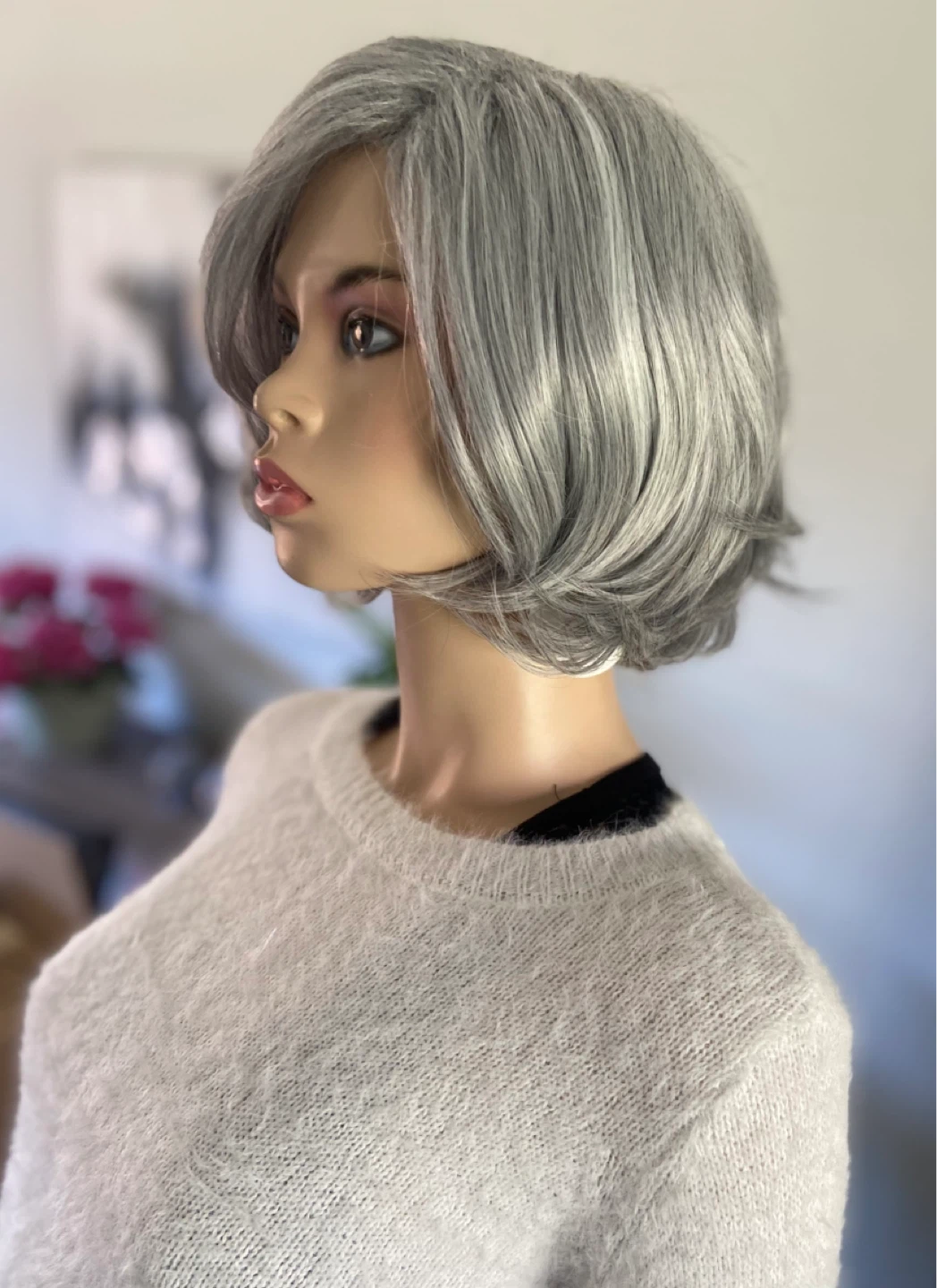 NWT: Short 10” Layered Synthetic Grey Silver Bob Wig - photo 4