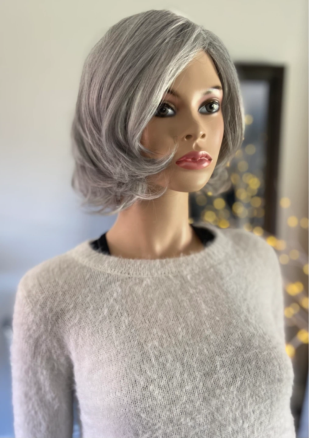NWT: Short 10” Layered Synthetic Grey Silver Bob Wig - photo 2