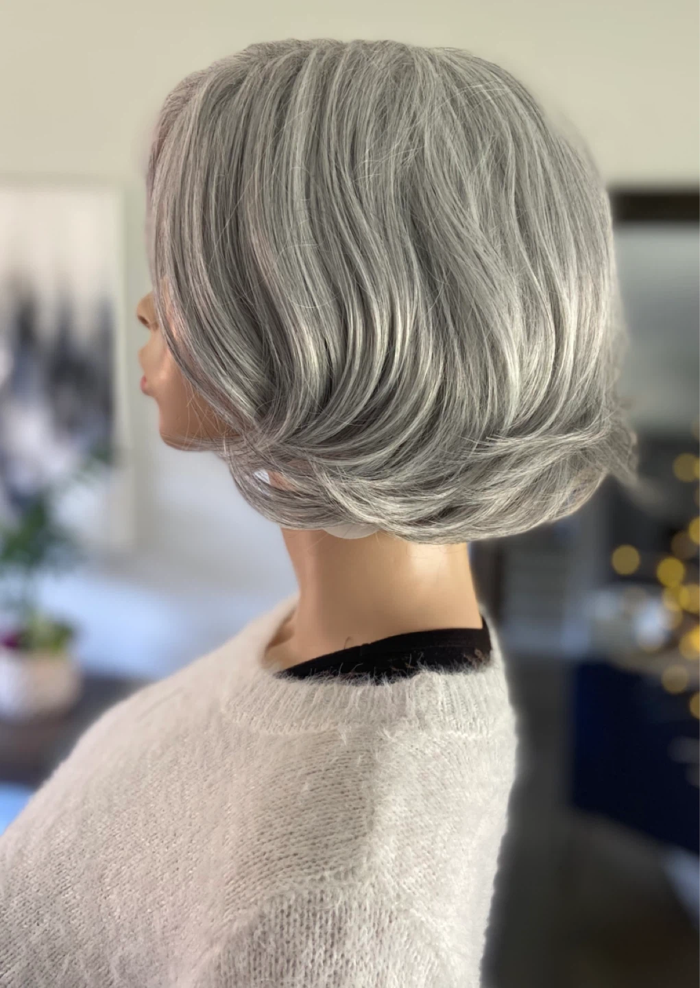 NWT: Short 10” Layered Synthetic Grey Silver Bob Wig - photo 5