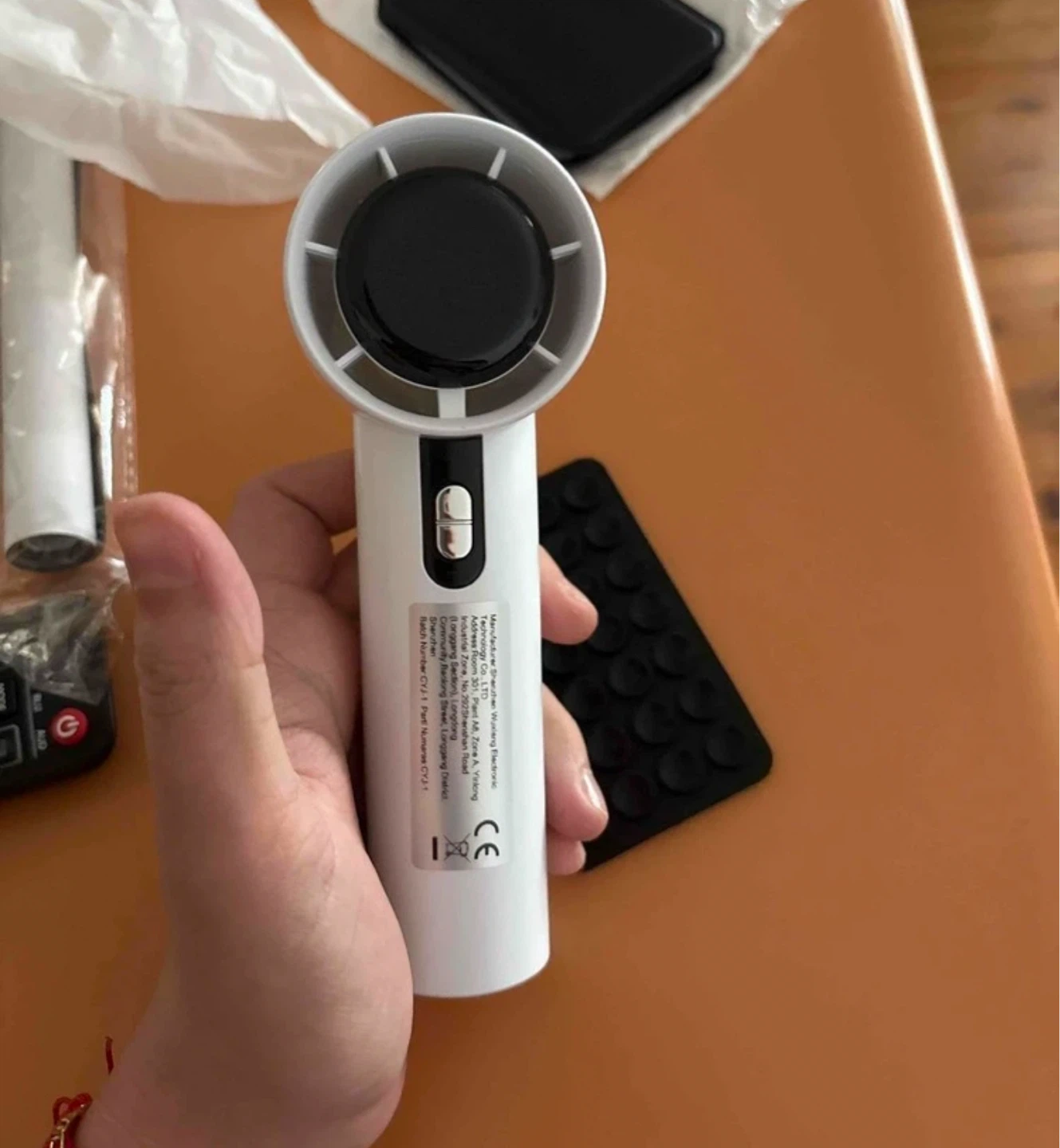 White Portable Mini Fan with Digital Display, upto 18hrs - photo 4
