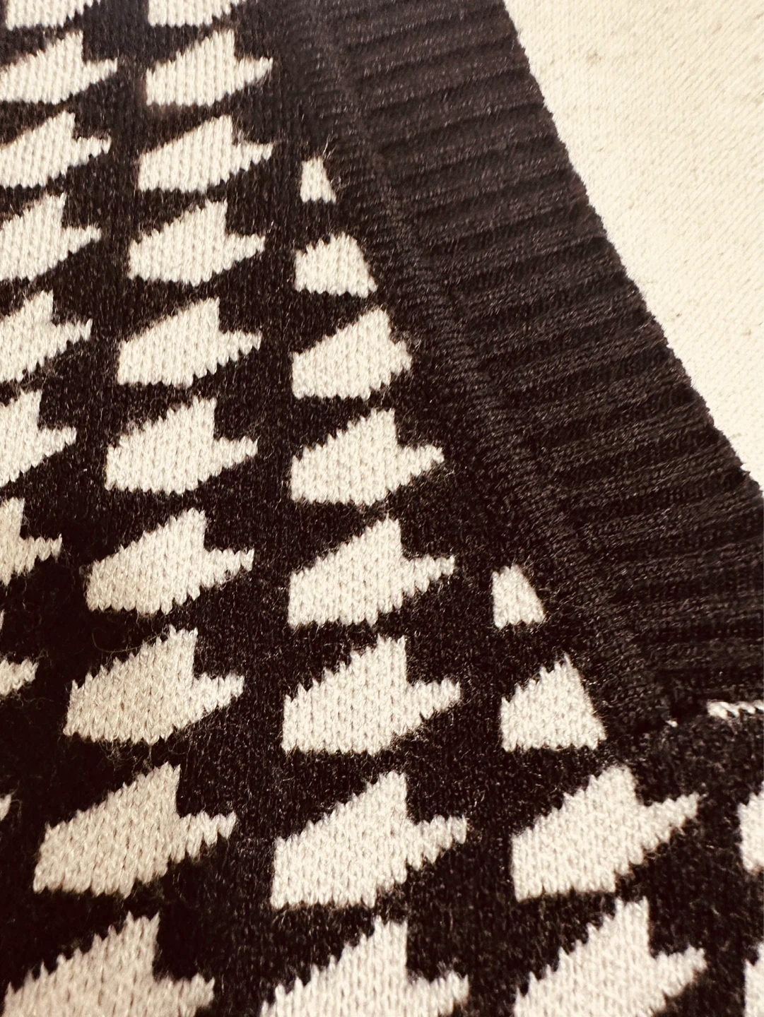 Buy 1 get 1 free Houndstooth Knit V-Neck Vest - photo 2