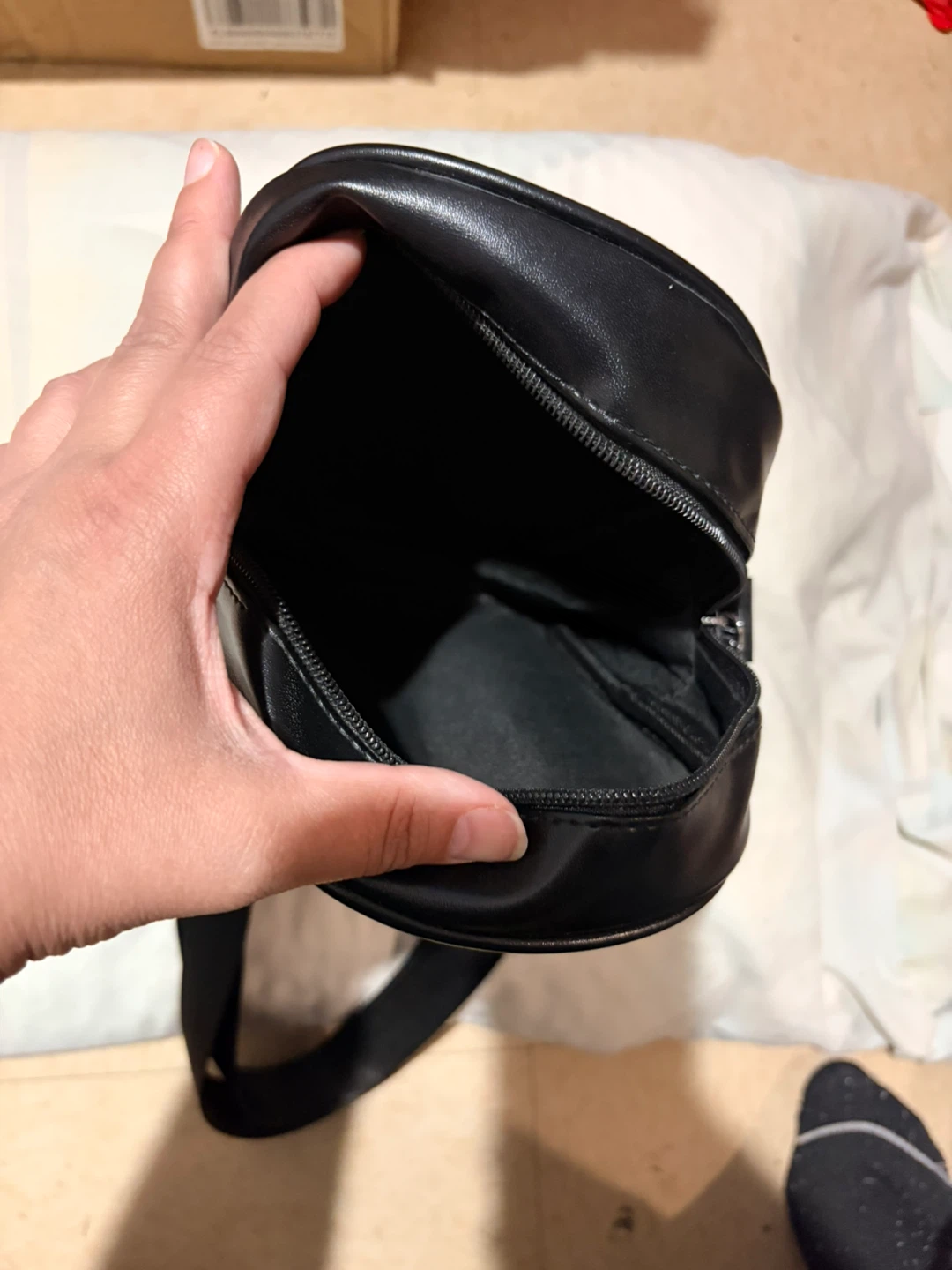 Scream Face Crossbody Bag - photo 2