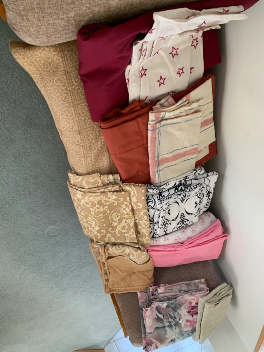 Bundle of assorted bedding sets