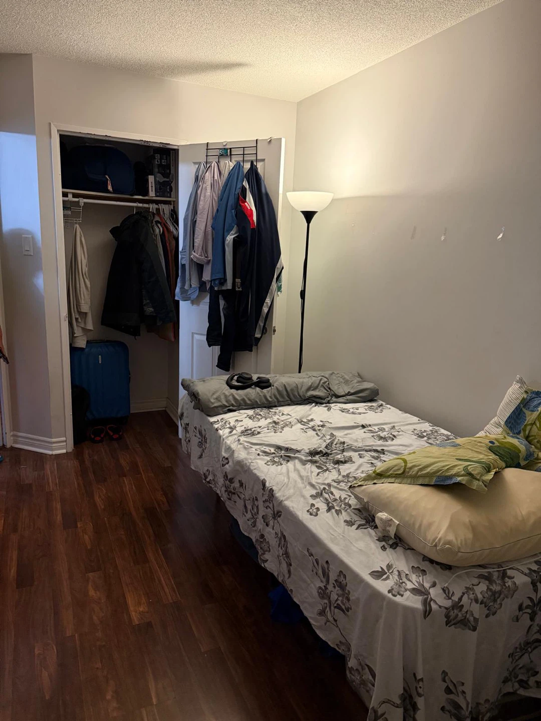 2 Private Rooms  in Mississauga ( vegetarian male only) - photo 4