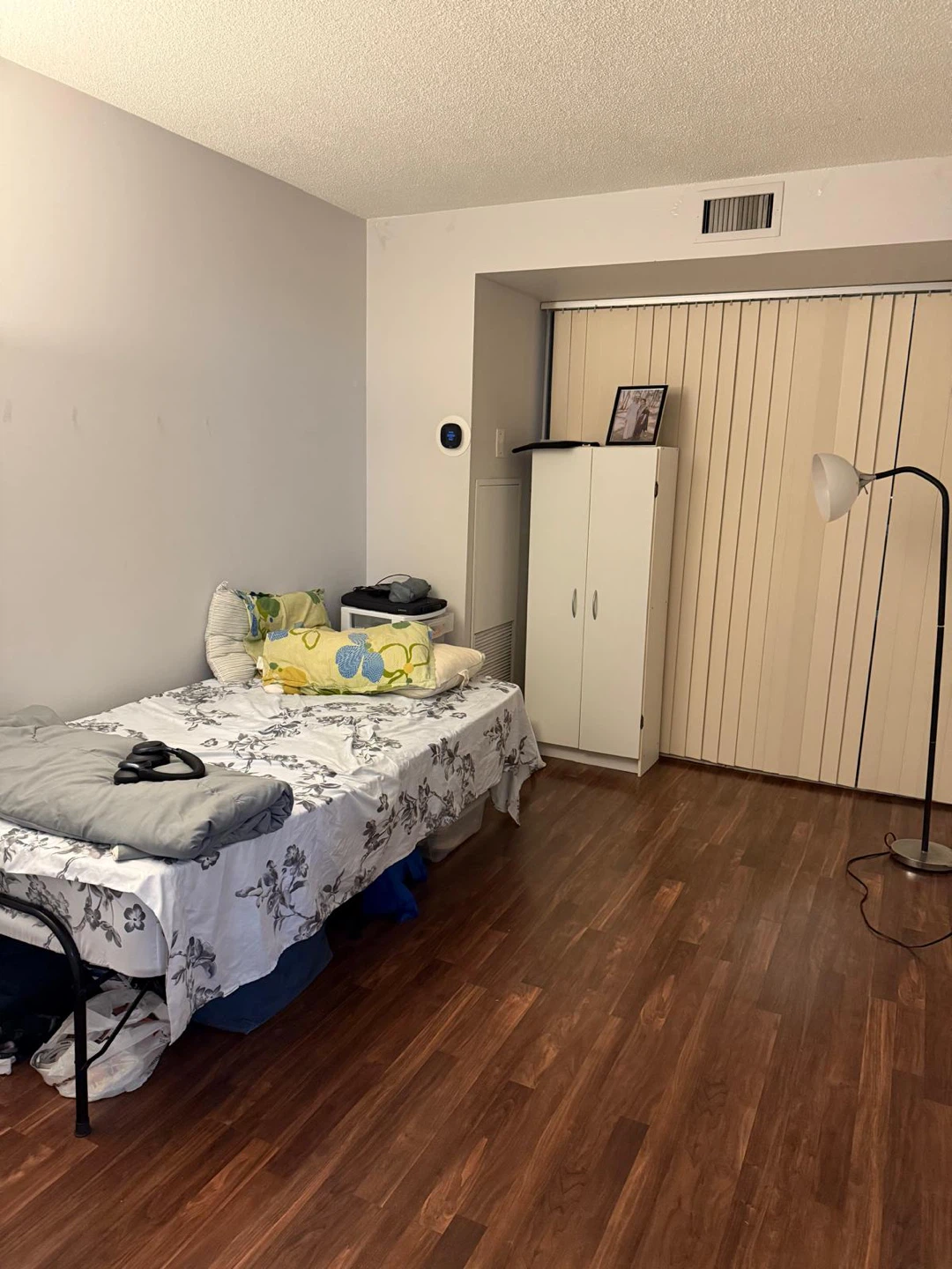 2 Private Rooms  in Mississauga ( vegetarian male only) - photo 3