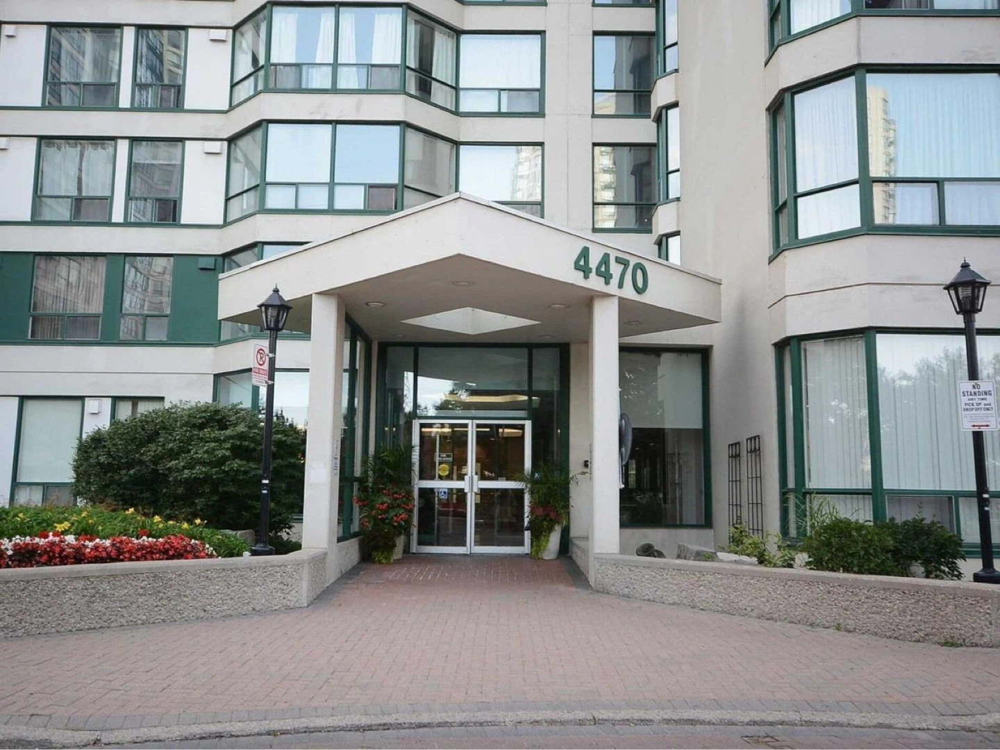 2 Private Rooms  in Mississauga ( vegetarian male only) - photo 2