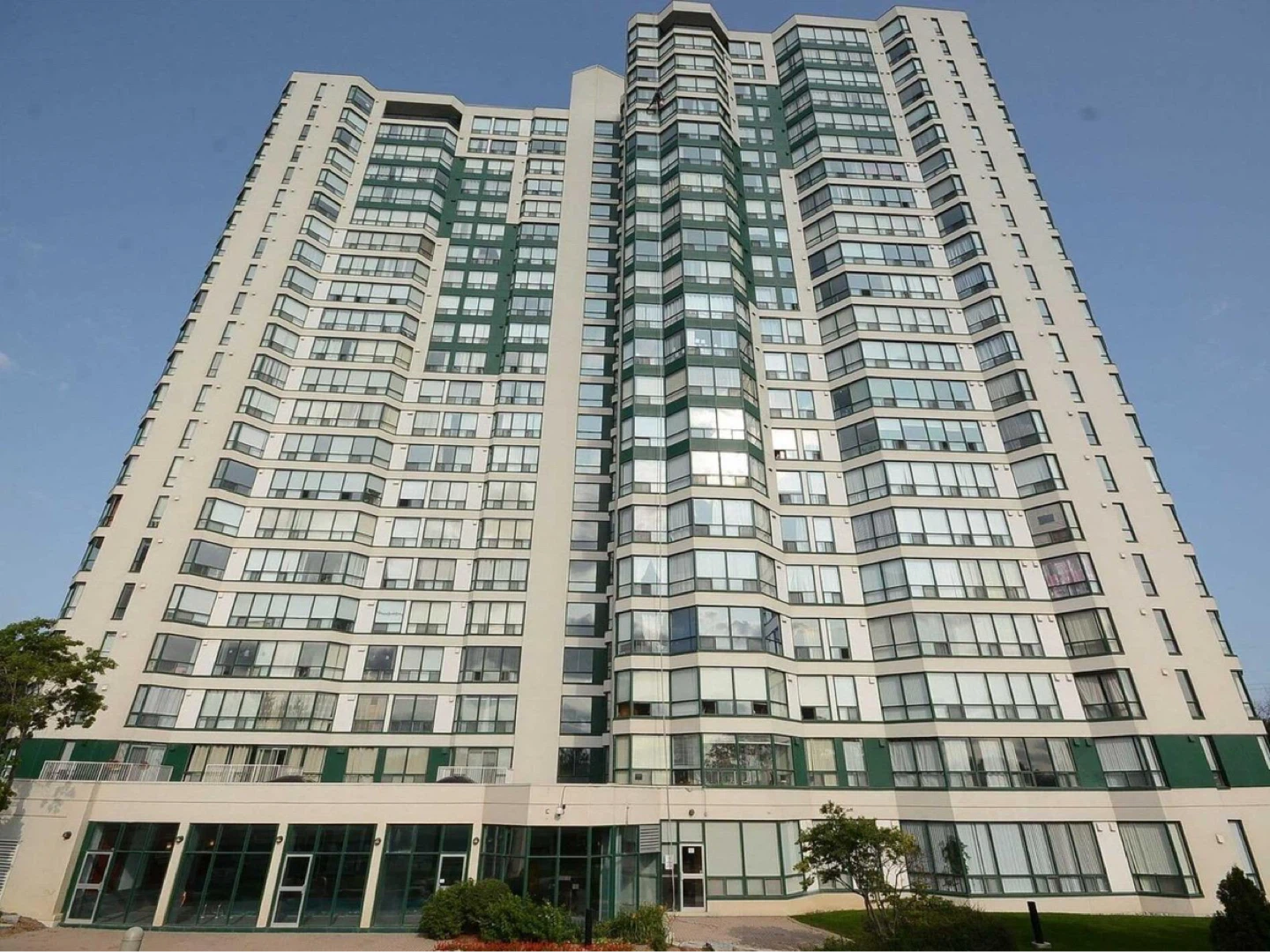 2 Private Rooms  in Mississauga ( vegetarian male only)
