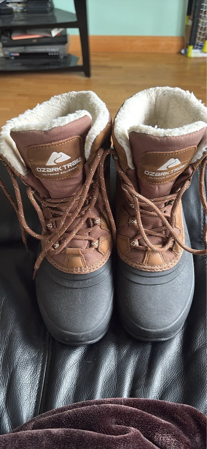 Ozark Trail Women's Winter Boots Size 9