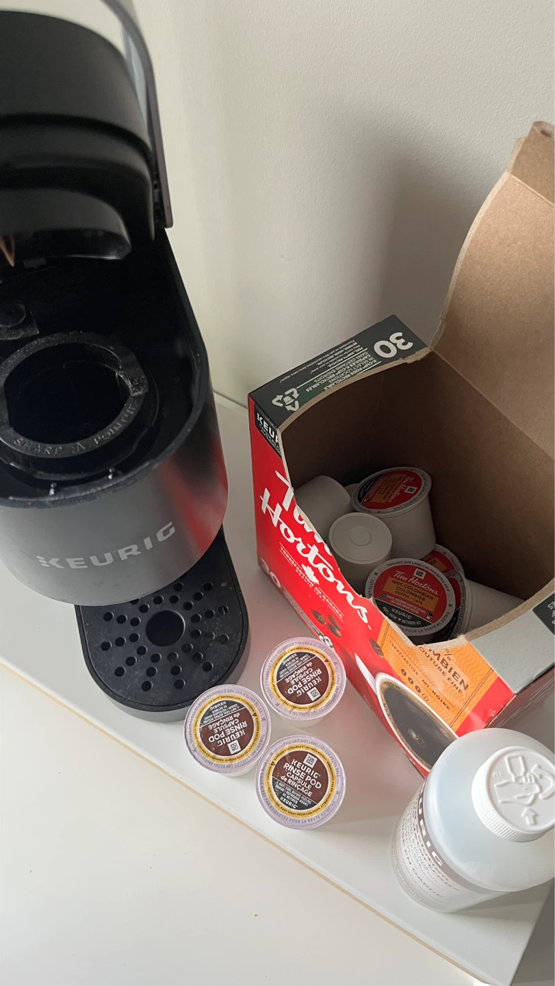 Keurig K-Mini Coffee Maker with K-Cups and Cleaning Solution - photo 2