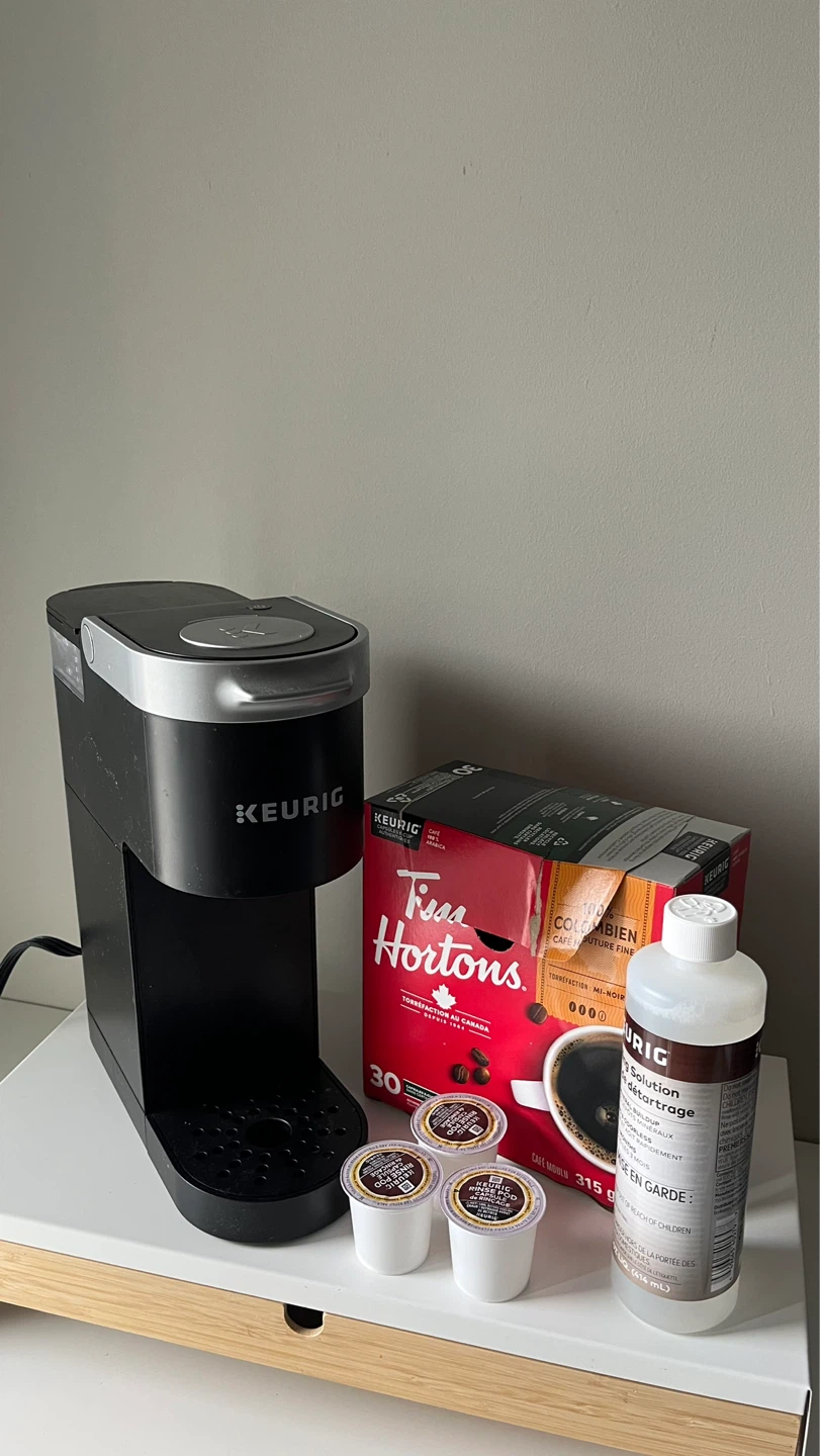 Keurig K-Mini Coffee Maker with K-Cups and Cleaning Solution