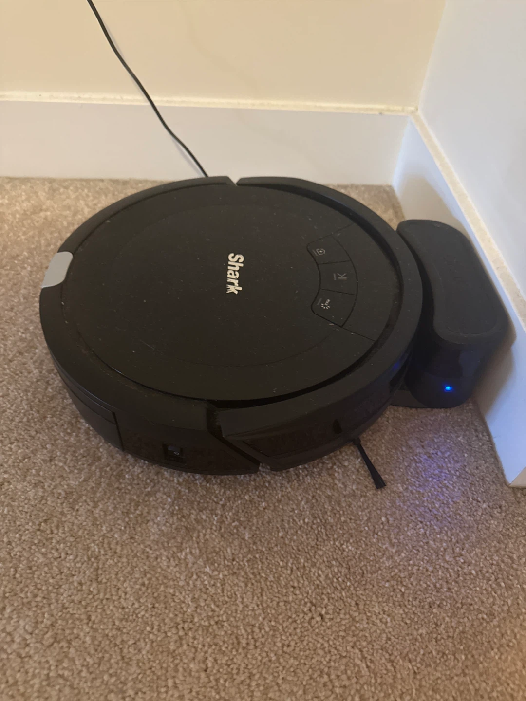 Shark Robot Vacuum - photo 2