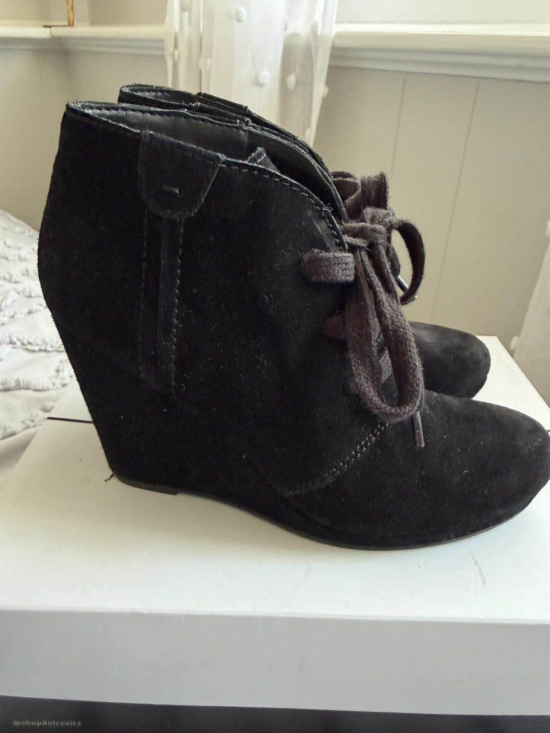Dolce Vita Gael Black Suede Wedge Ankle Boots Size 7.5 - photo 3