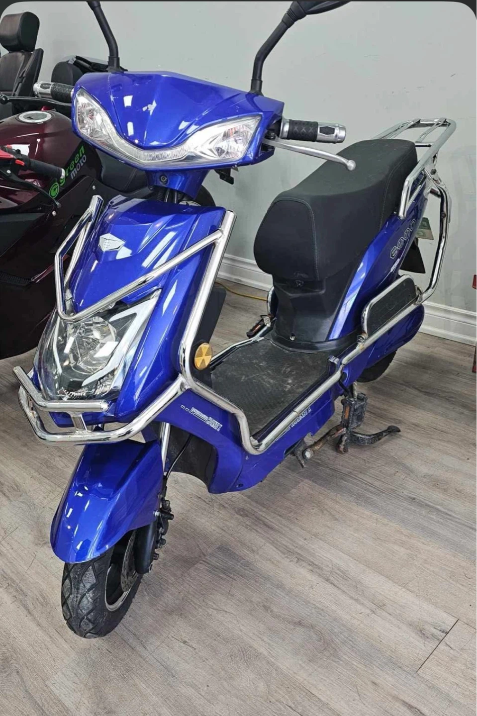 Blue EMMO HORNET scooter NEW BATTERY