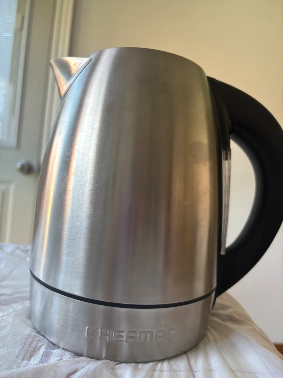 Like new Chefman 1.8L Digital Electric Kettle - photo 5