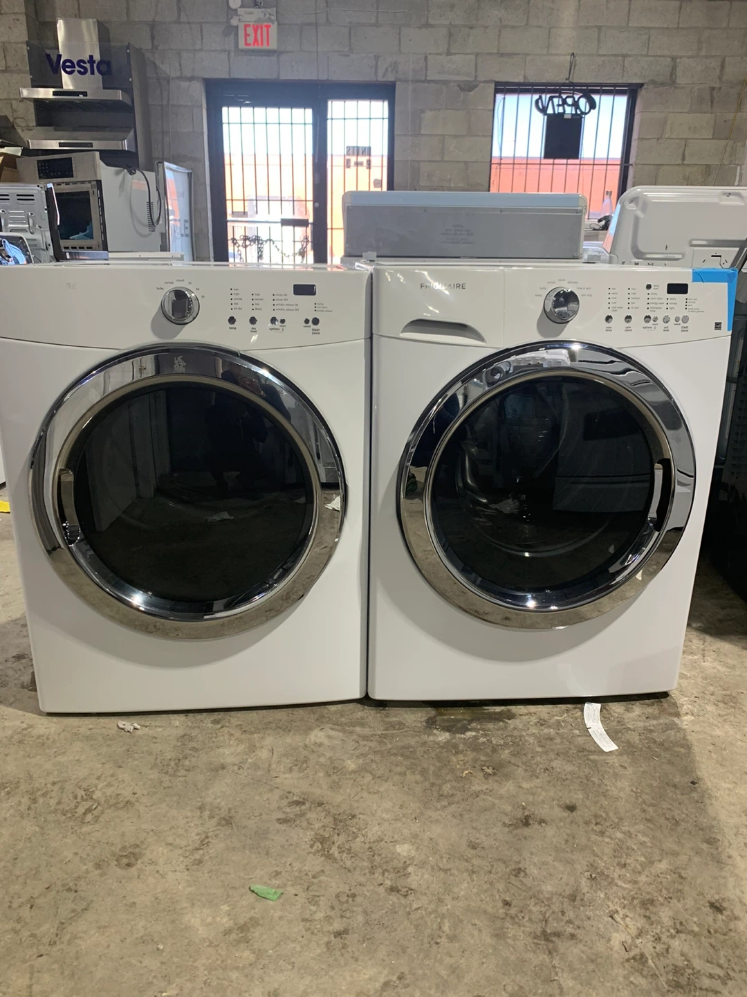 Frigidaire washer and dryer set -27 inch only 575/-