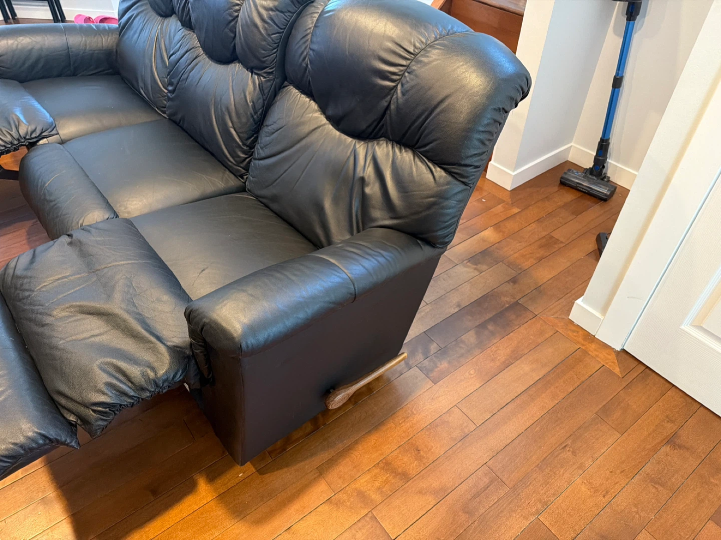 Black Leather Reclining Sofa - photo 3