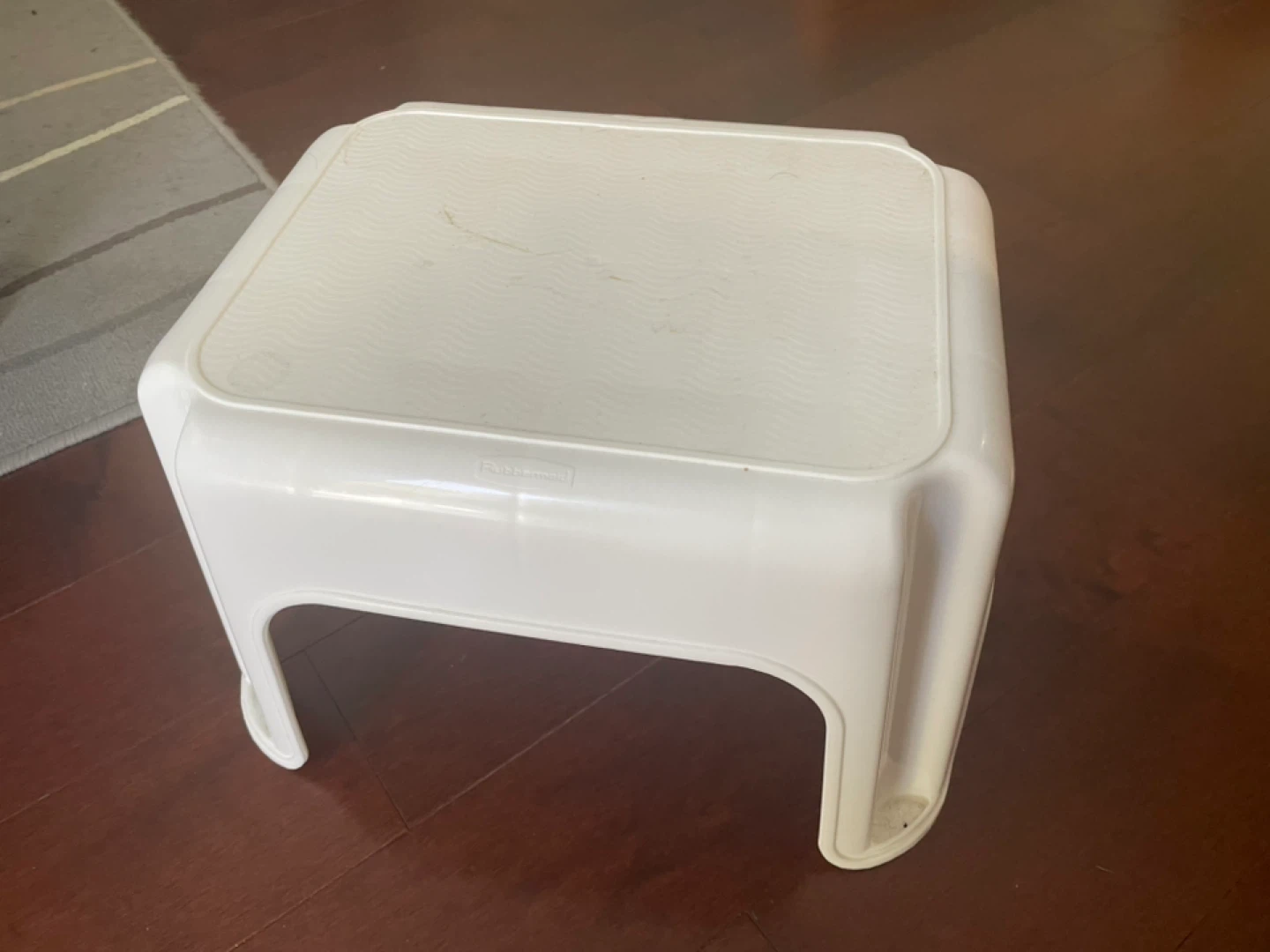 White Rubbermaid Step Stool - photo 2