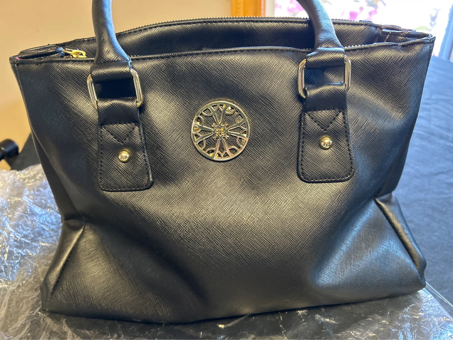 Avon Black Faux Leather Tote Bag - photo 2