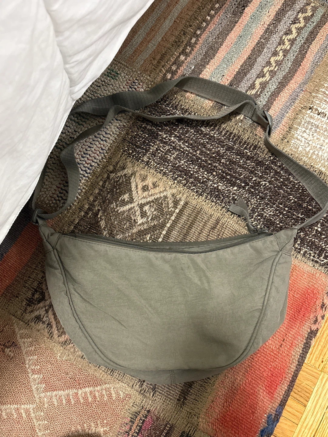 Uniqlo crossbody bag - Zipper broken