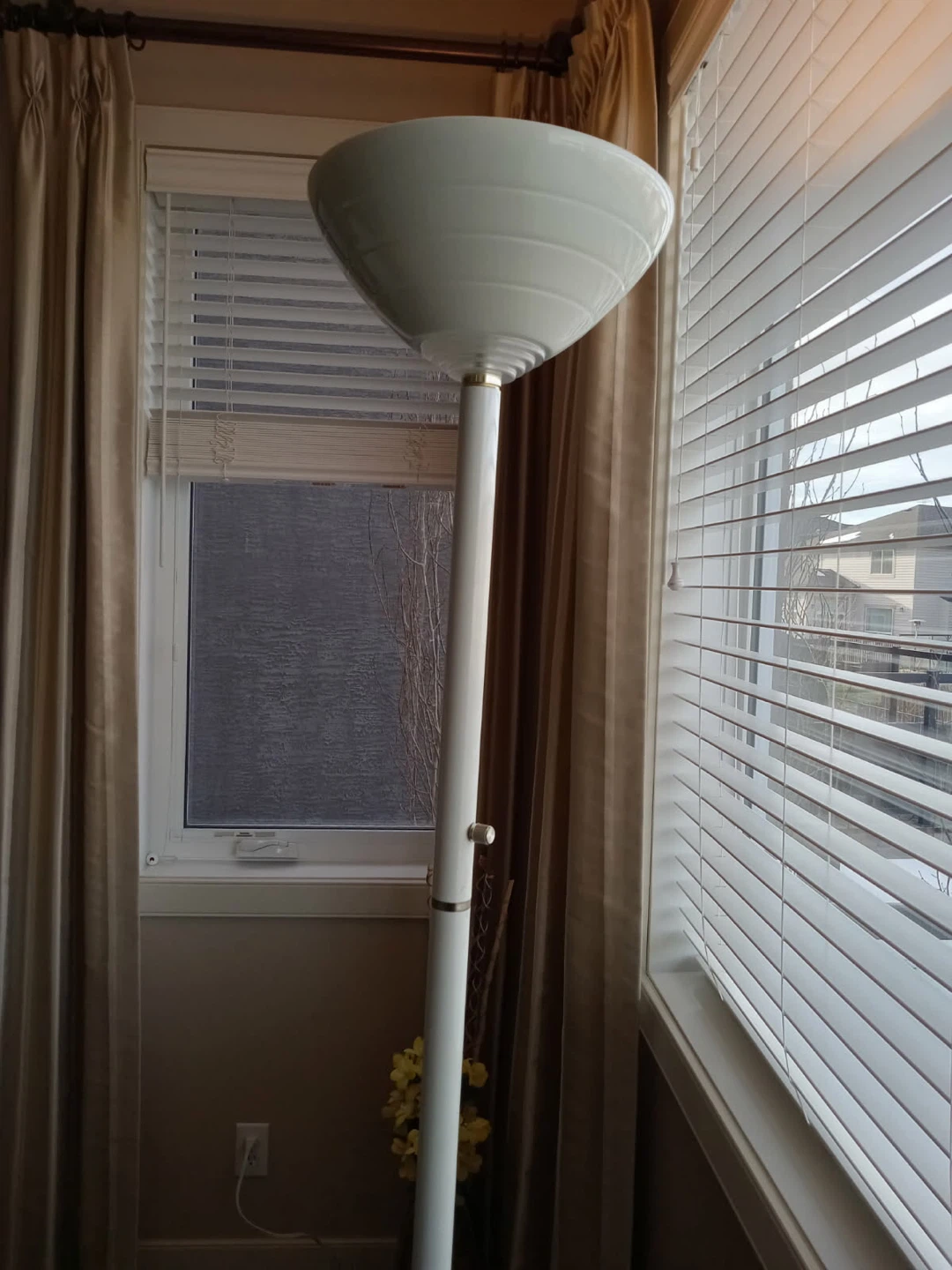 White Floor Lamp - photo 3