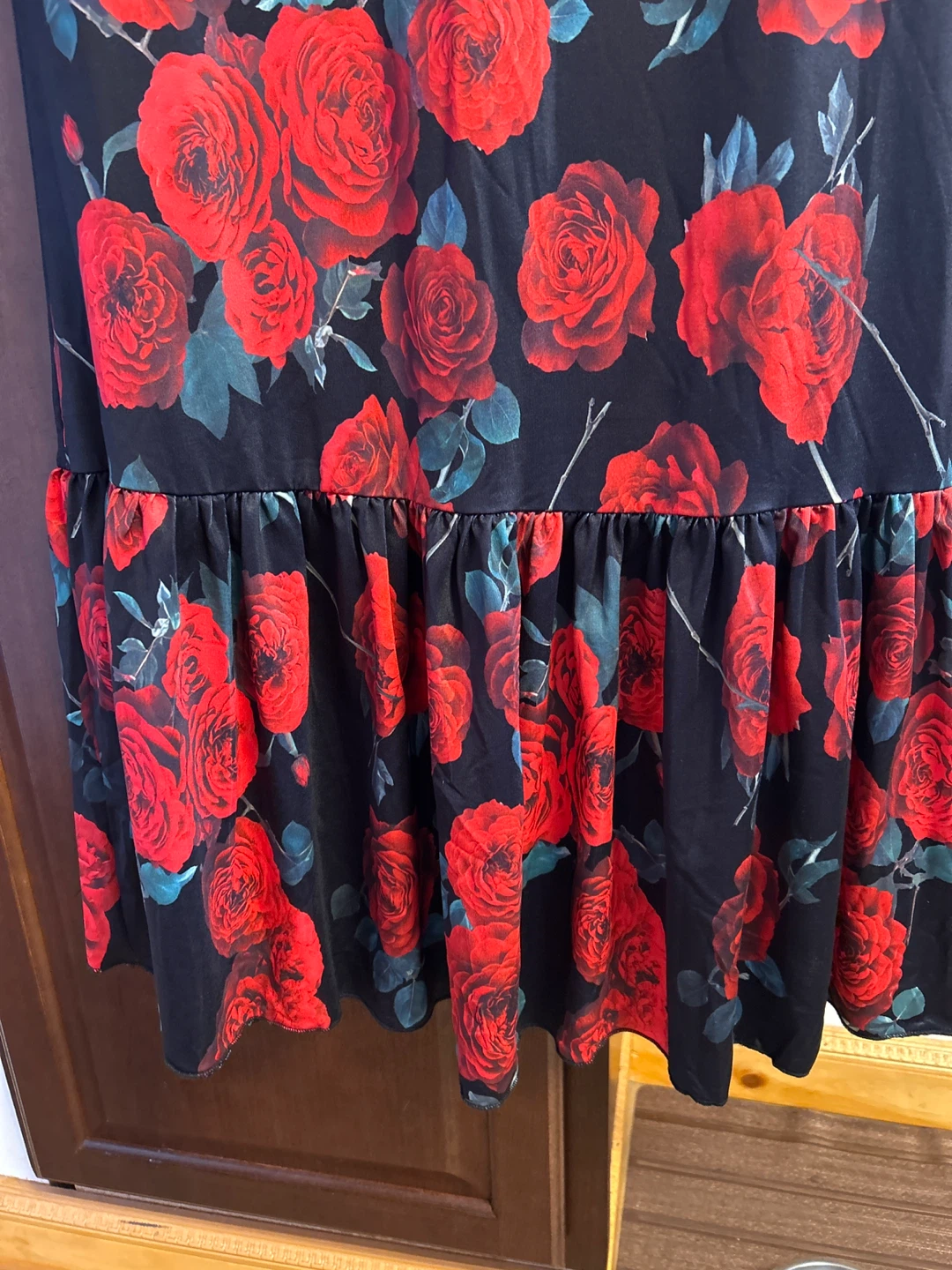 Black floral maxi dress with red roses - photo 3