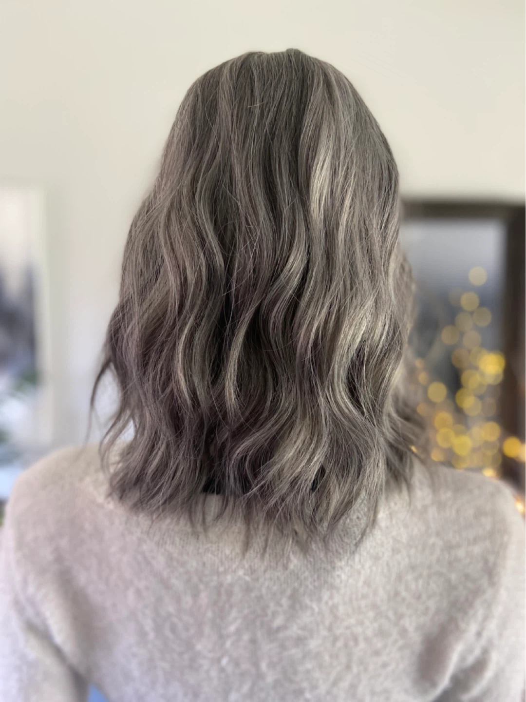 NWT: 14” Wavy Dark Grey Silver Synthetic Wig with Bangs - photo 4