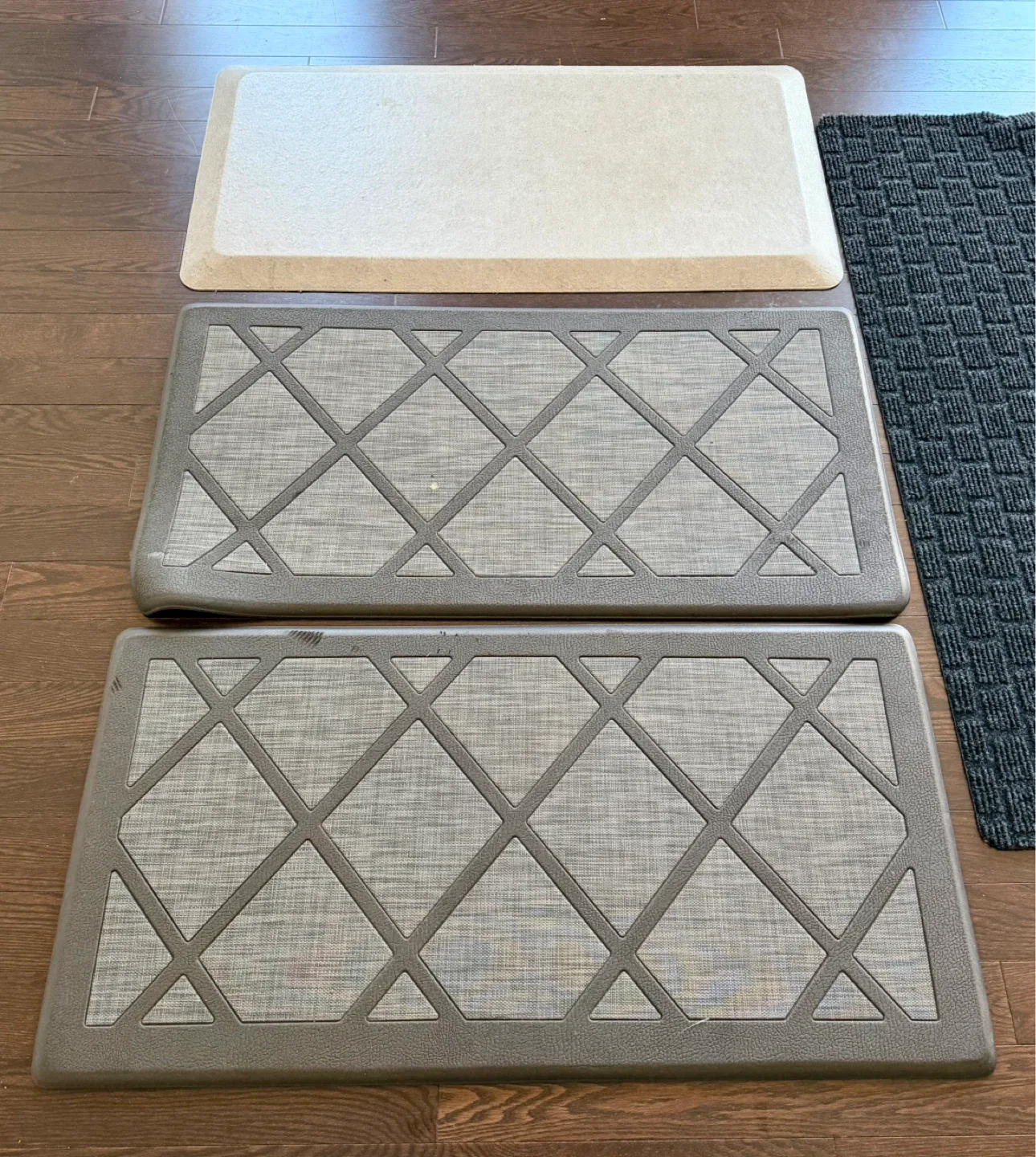 4 Assorted Doormats and Anti-Fatigue Mats - photo 2