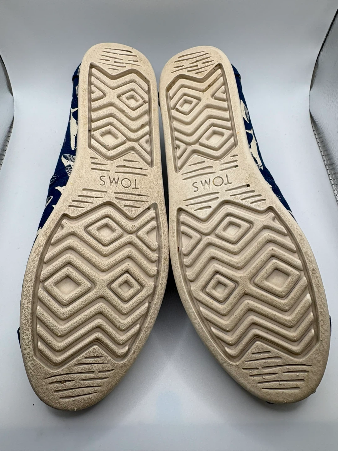 Size 7.5 - TOMS Whale Print Slip-On Shoes Women's - photo 4